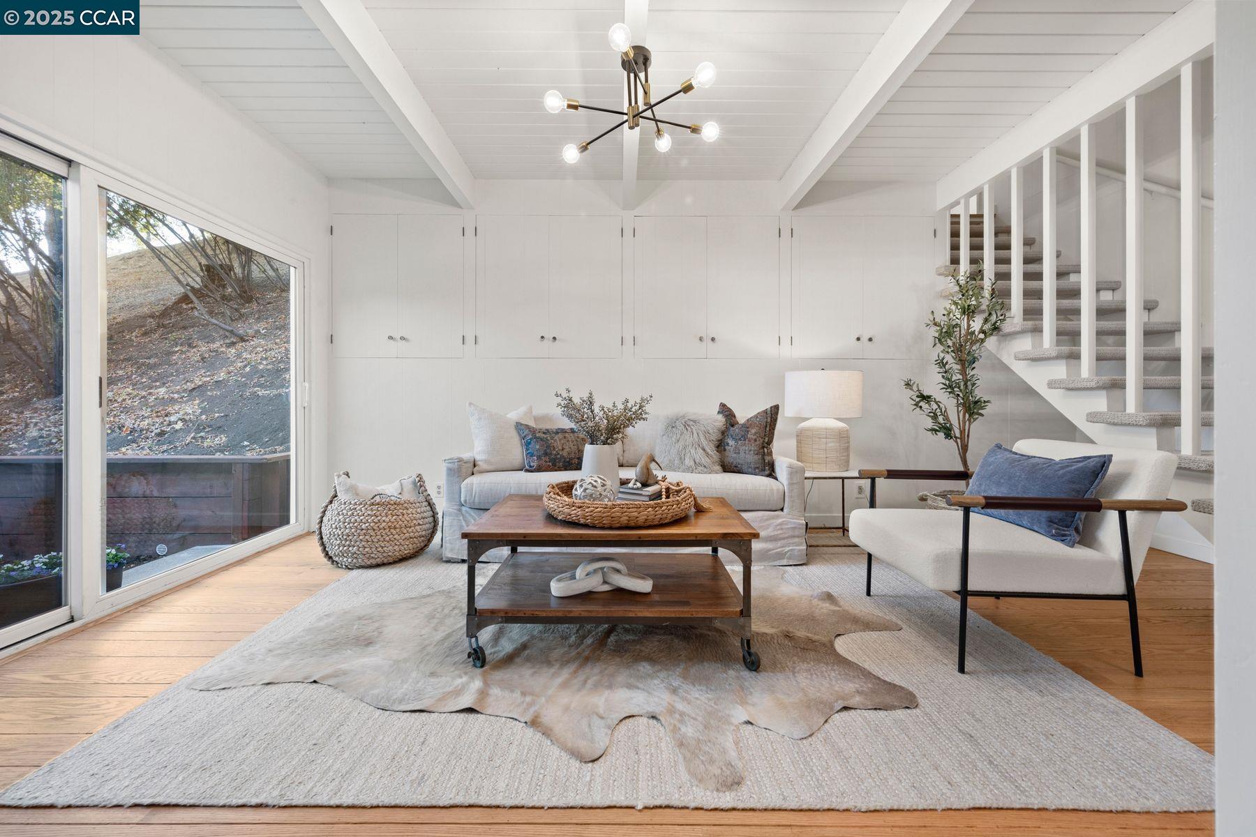 1021 Dolores Dr