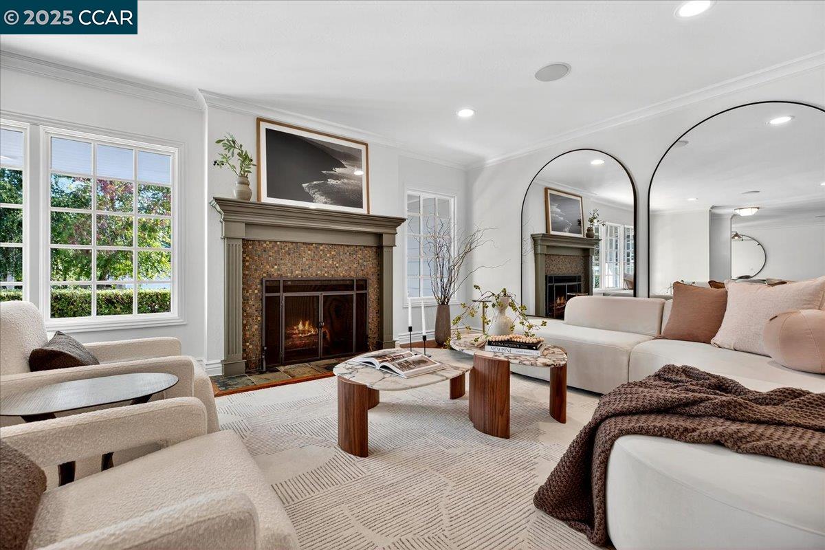 133 Lombardy Ln