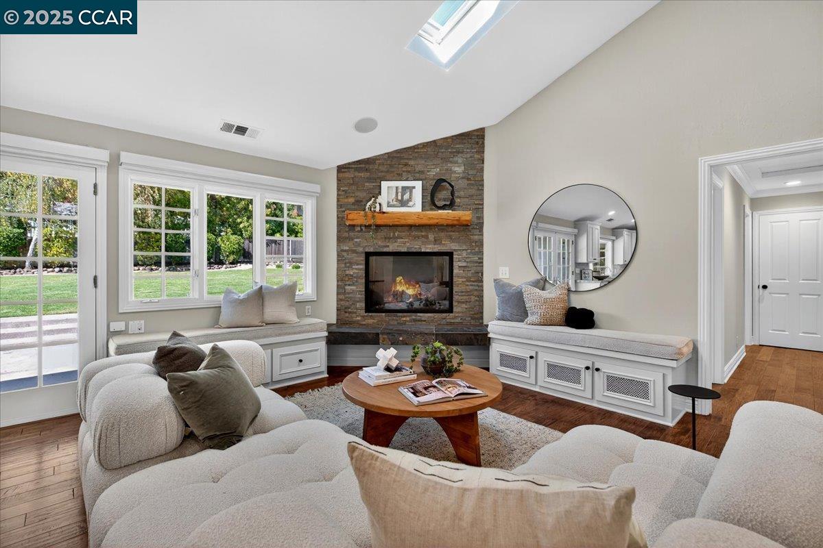 133 Lombardy Ln