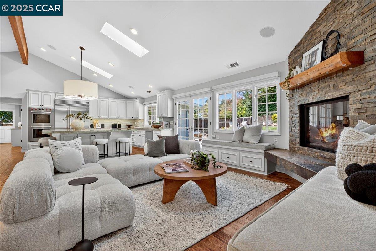 133 Lombardy Ln