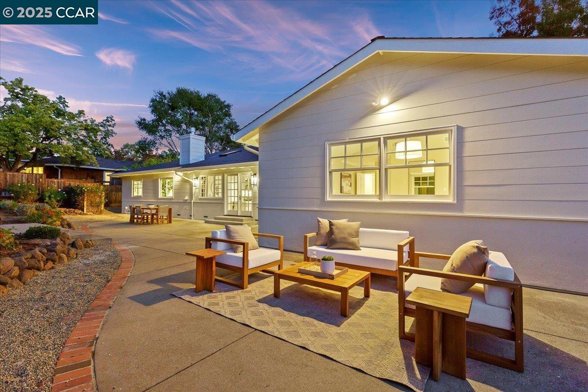 133 Lombardy Ln