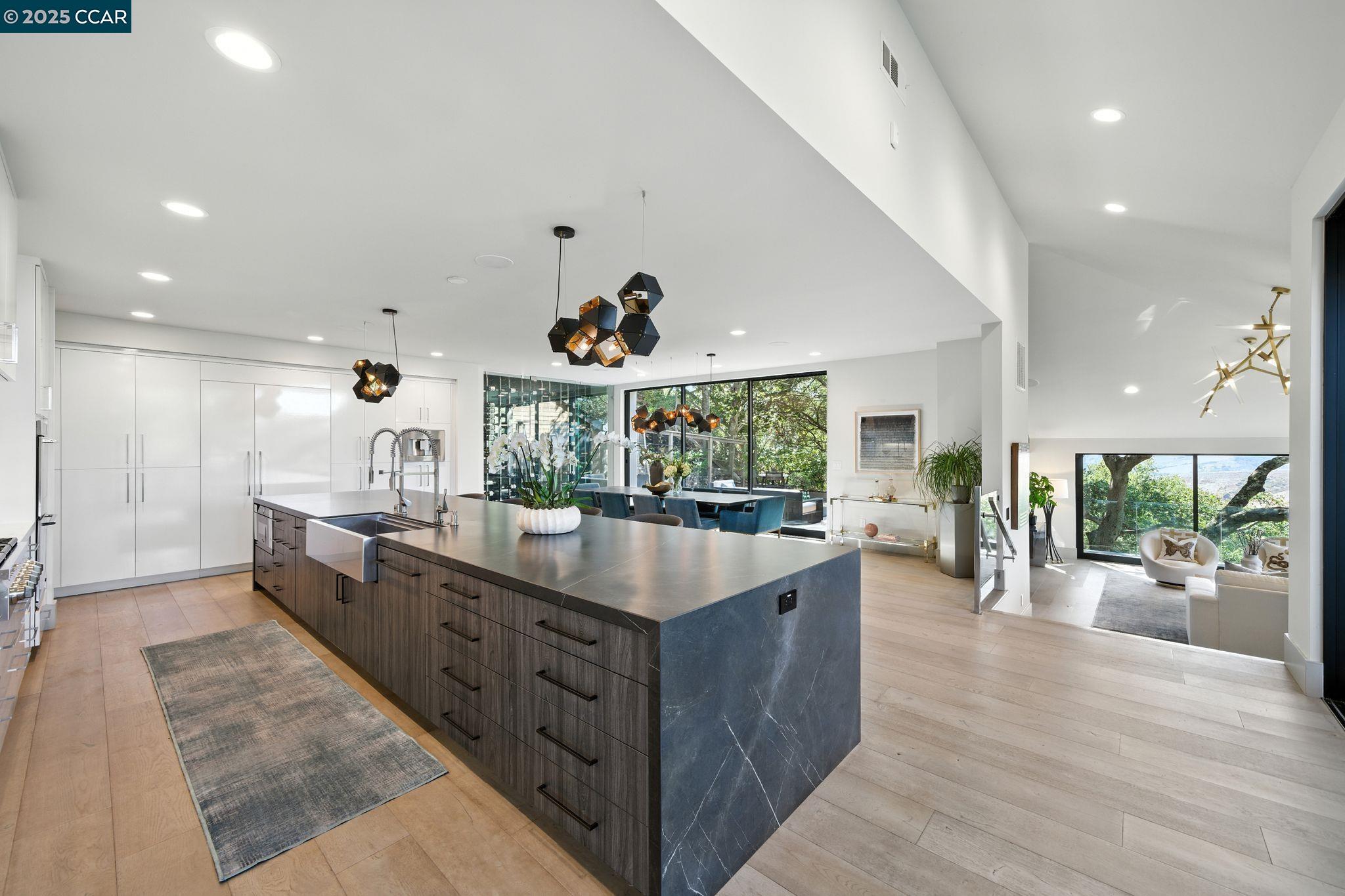 121 Tappan Ln