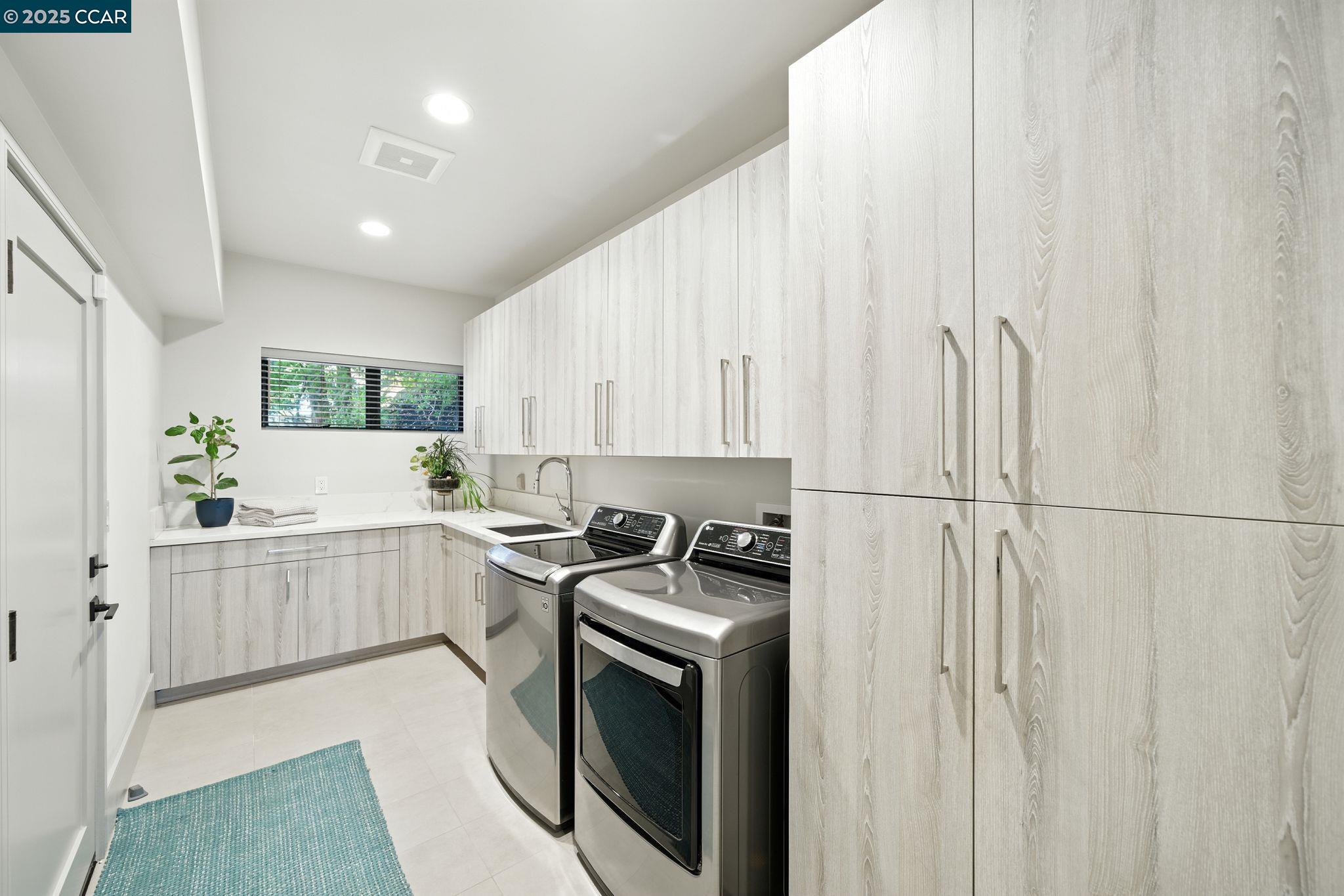 121 Tappan Ln