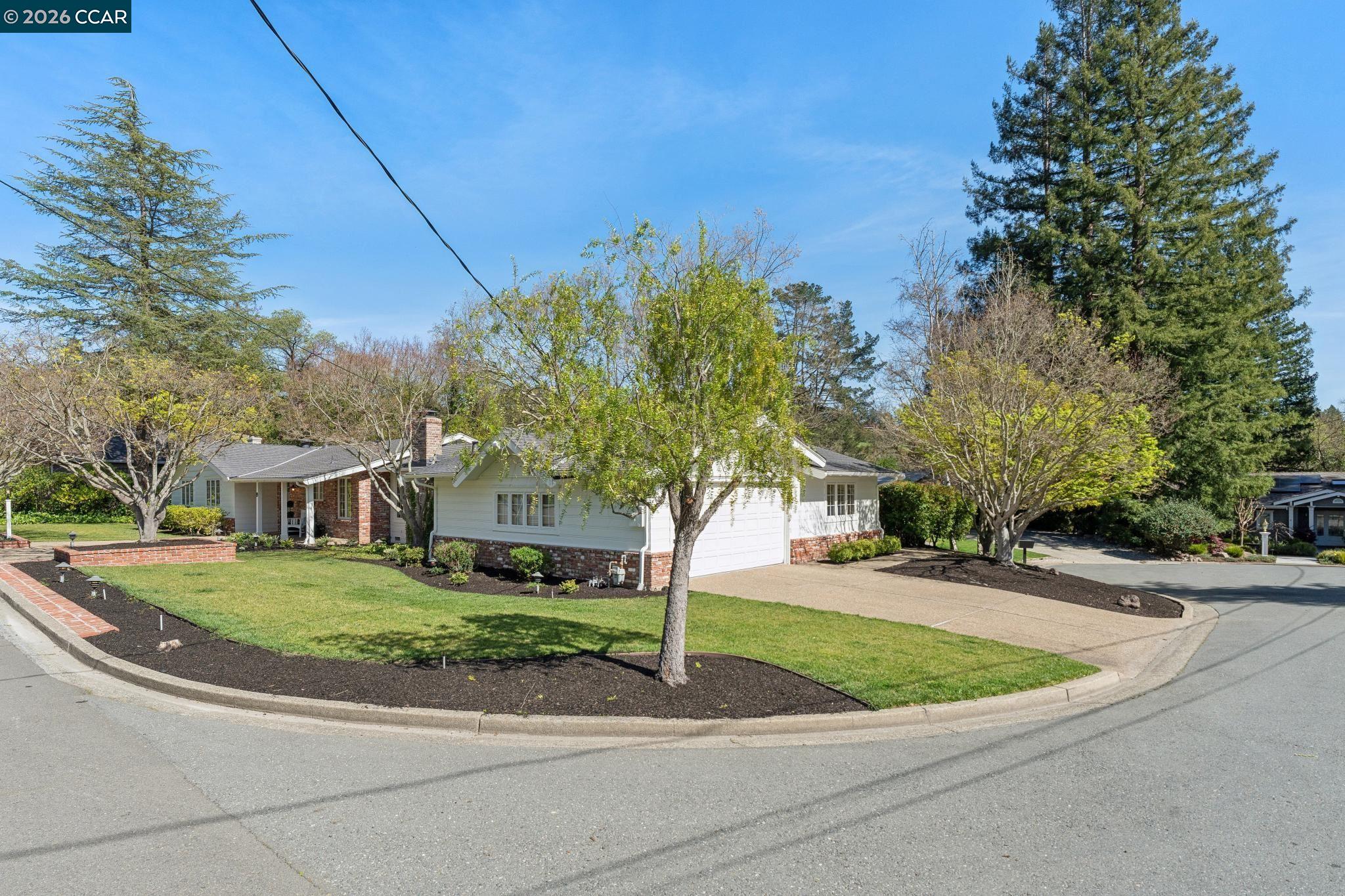 19 Eastwood Dr