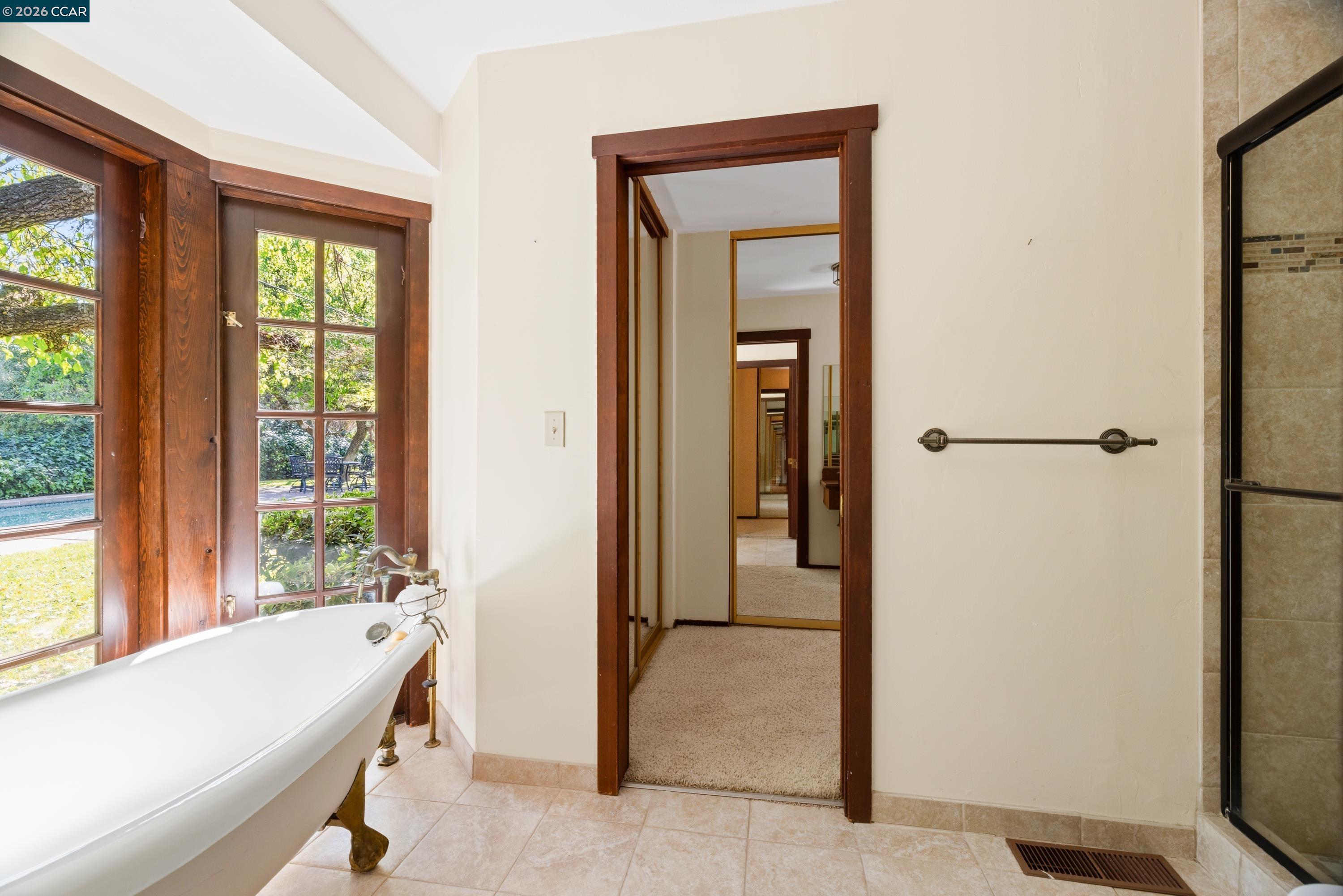 1370 Pine Tree Dr