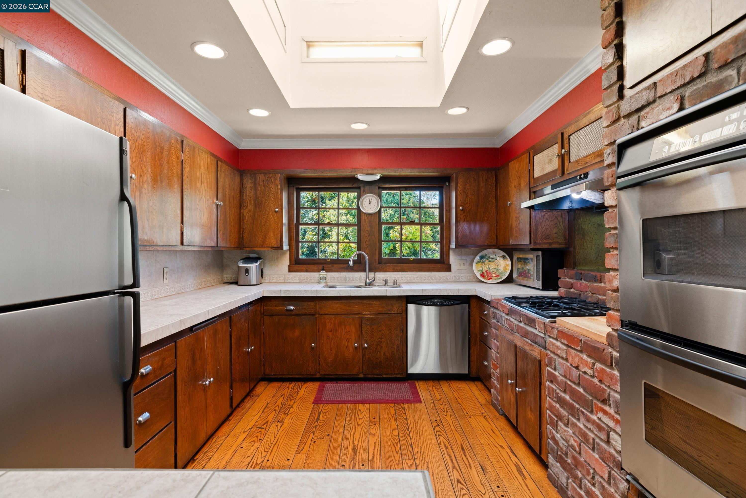 1370 Pine Tree Dr