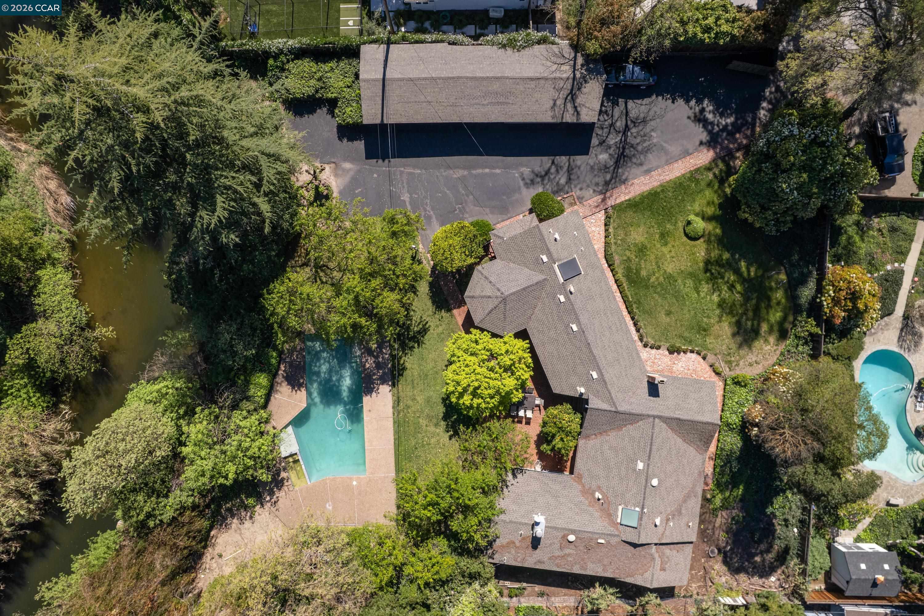 1370 Pine Tree Dr