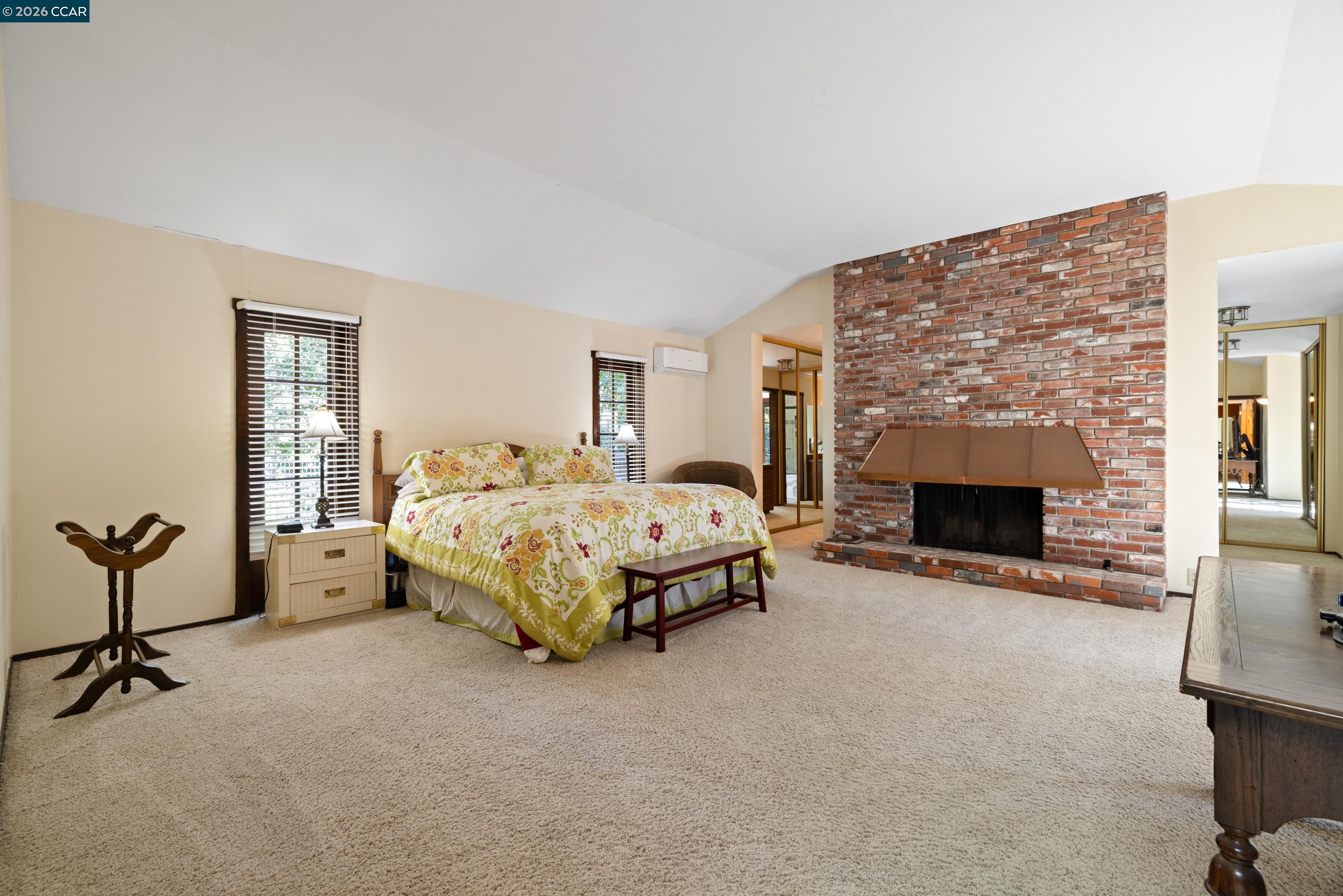 1370 Pine Tree Dr