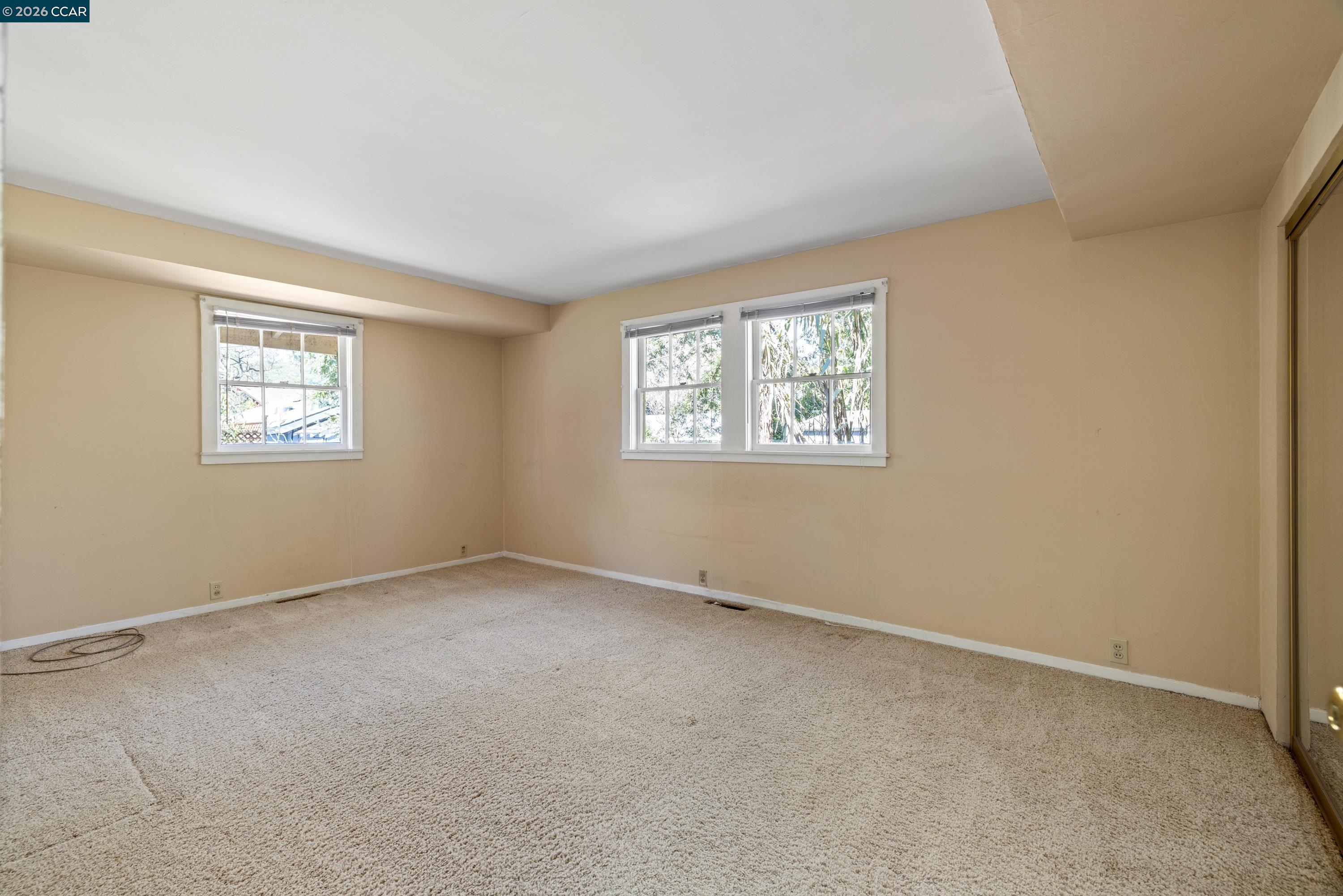 1370 Pine Tree Dr