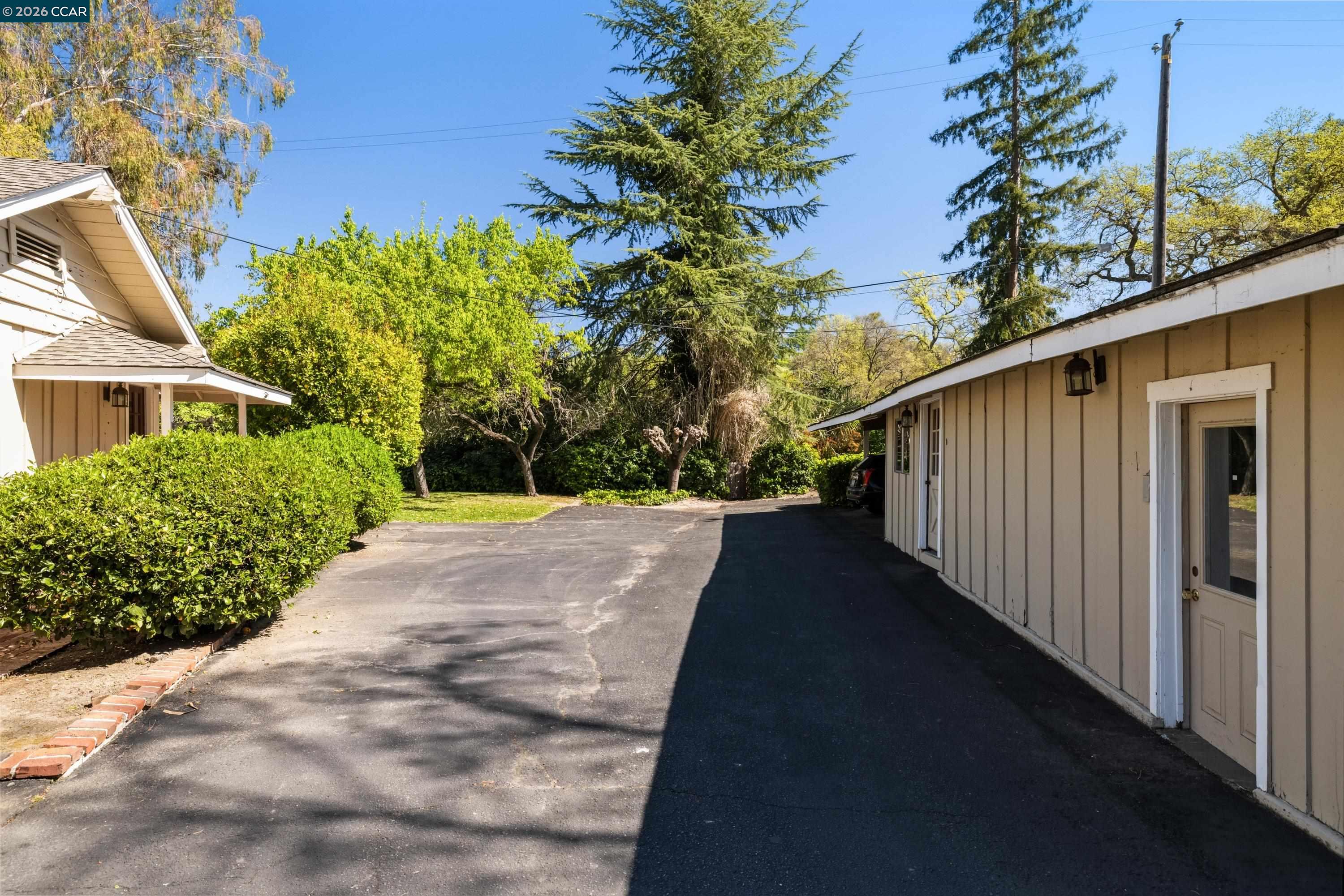 1370 Pine Tree Dr