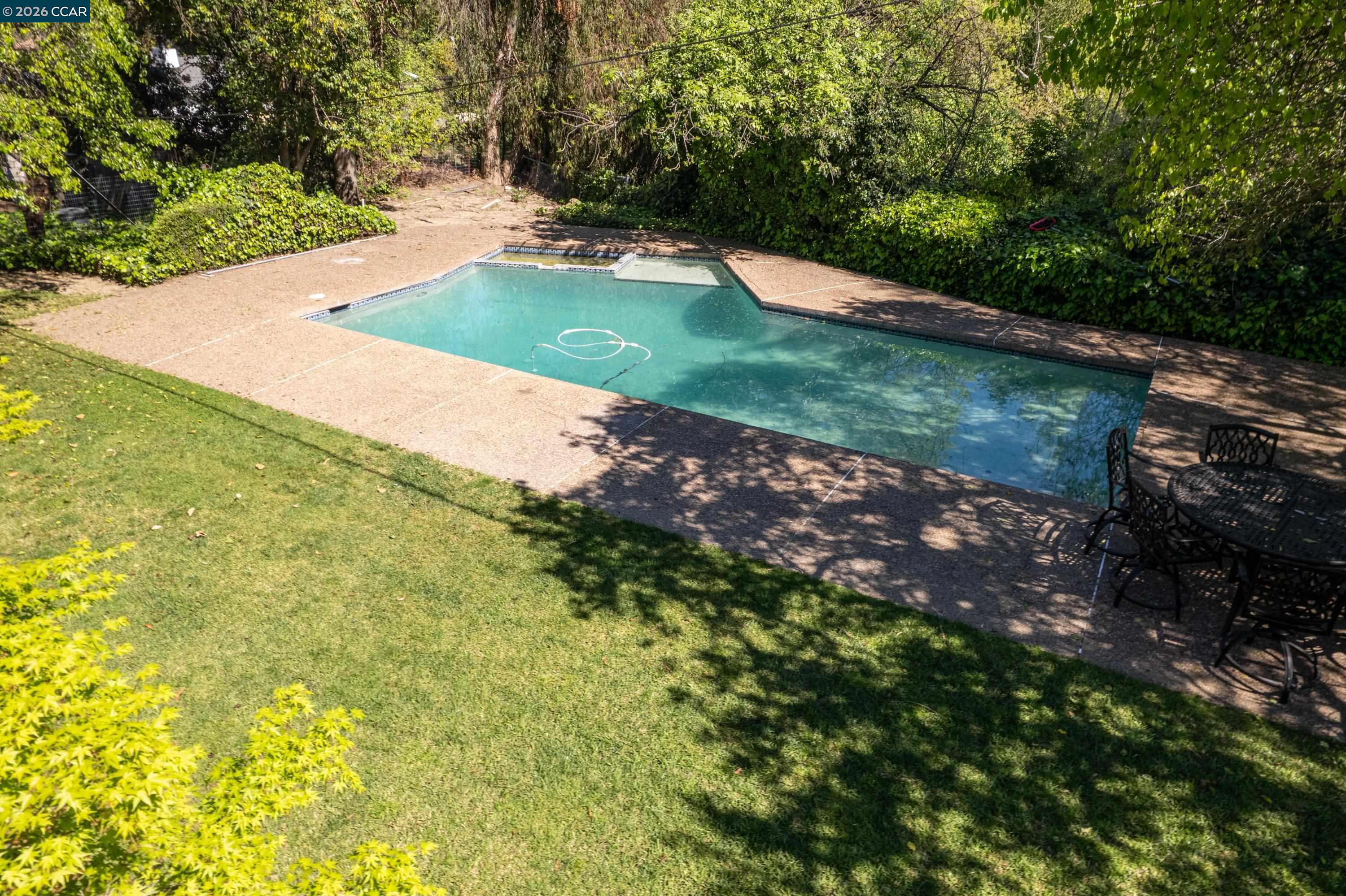 1370 Pine Tree Dr