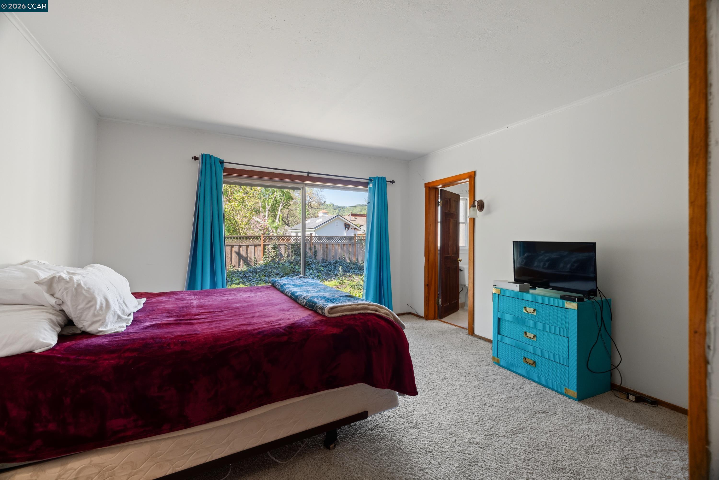 1370 Pine Tree Dr
