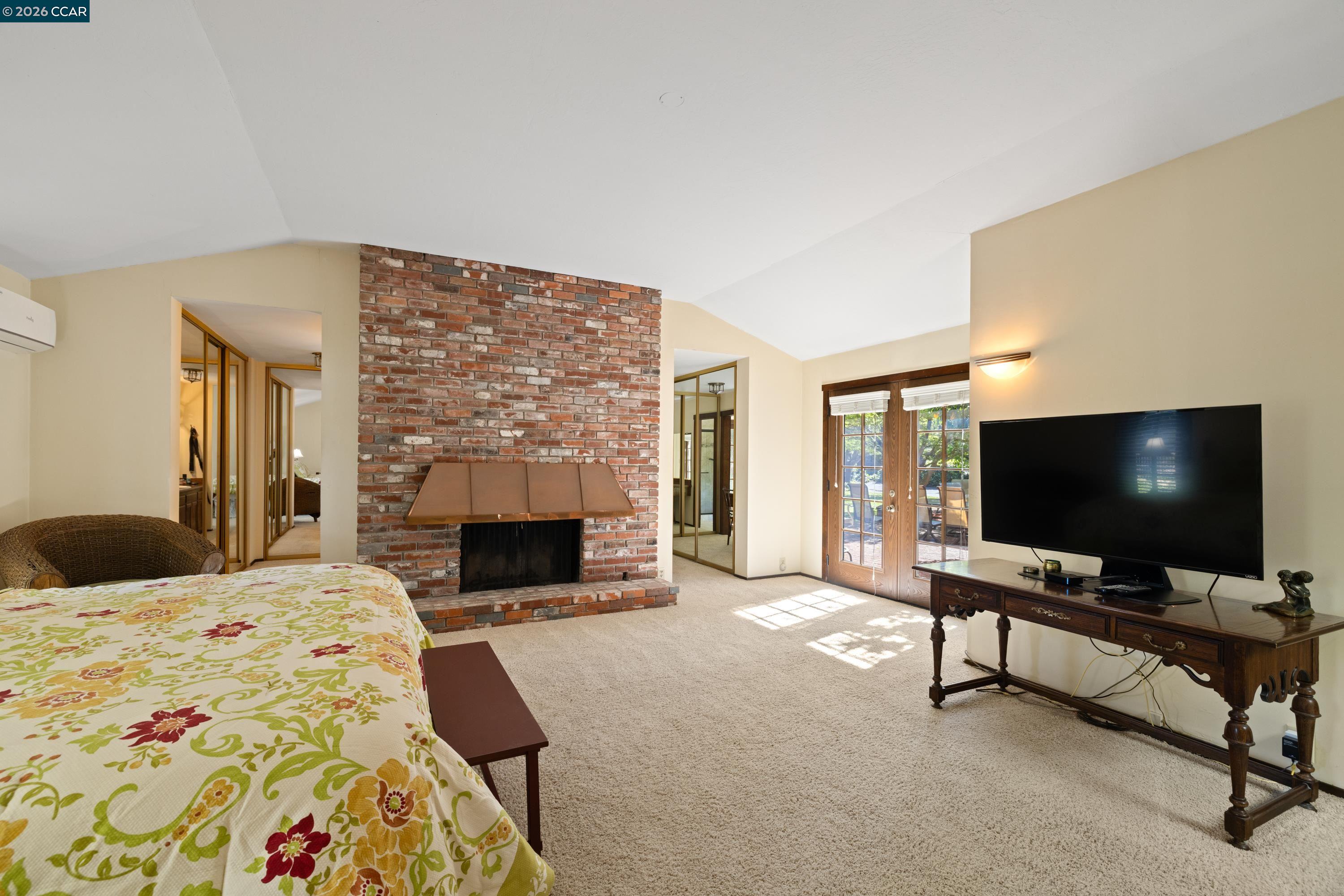 1370 Pine Tree Dr