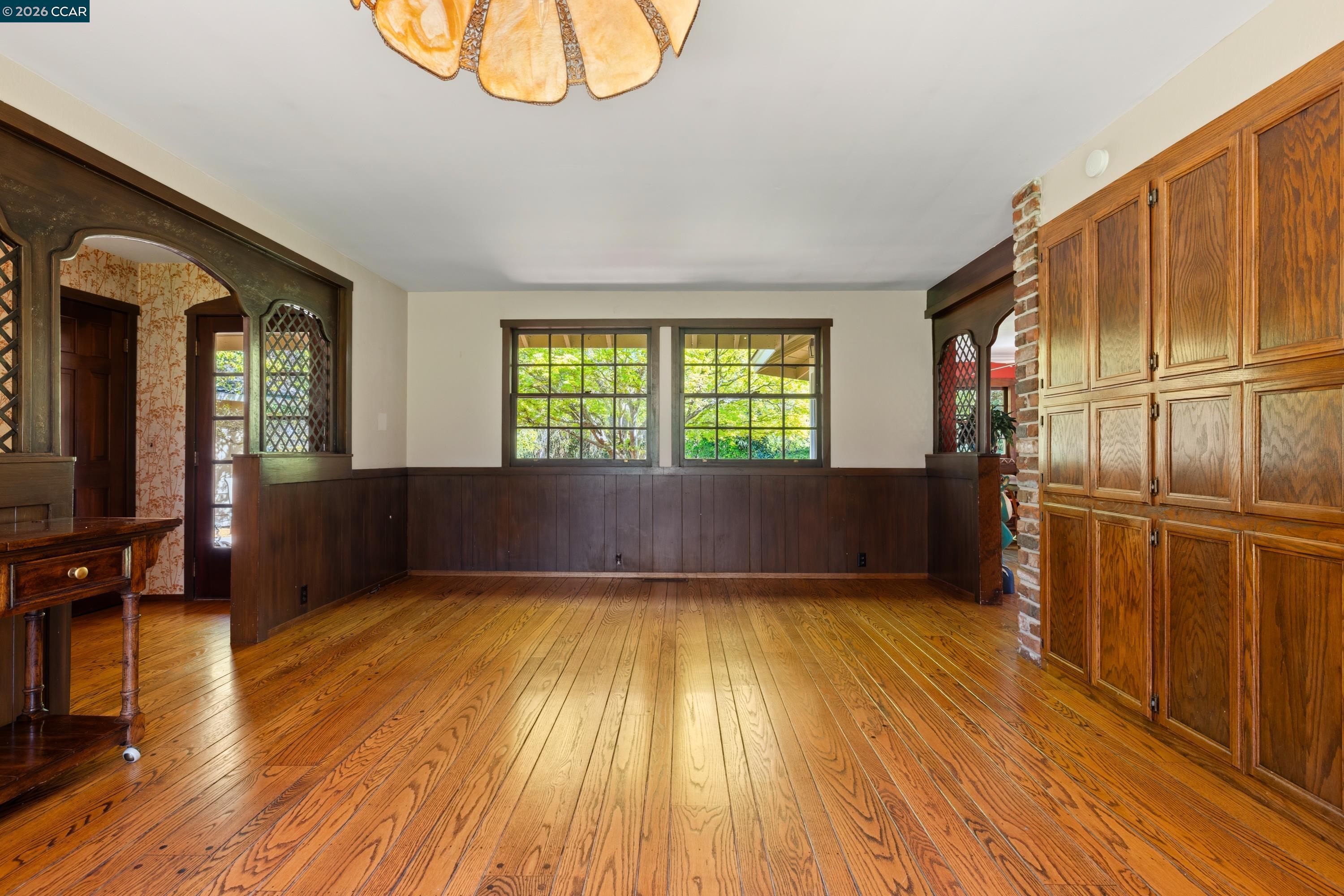 1370 Pine Tree Dr