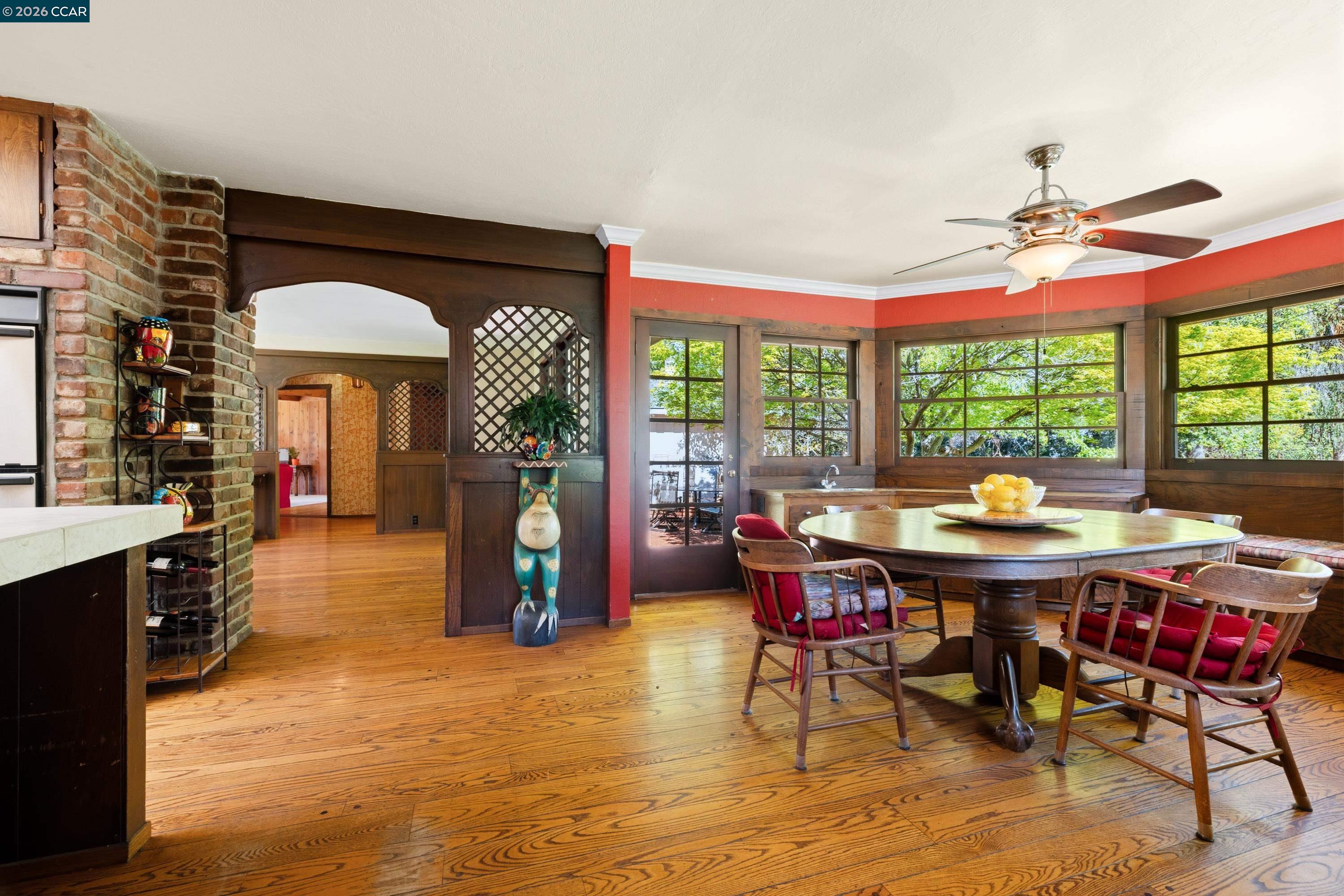1370 Pine Tree Dr