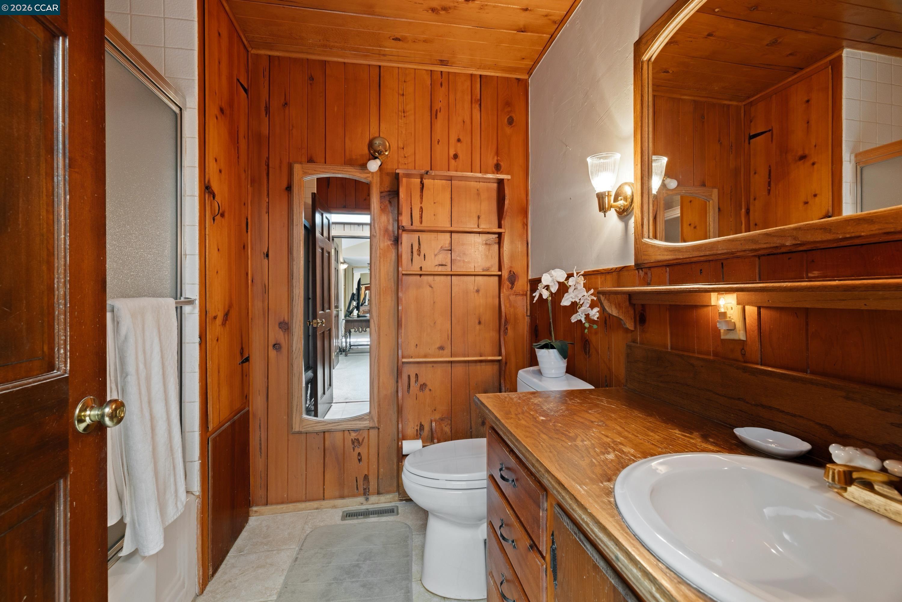 1370 Pine Tree Dr