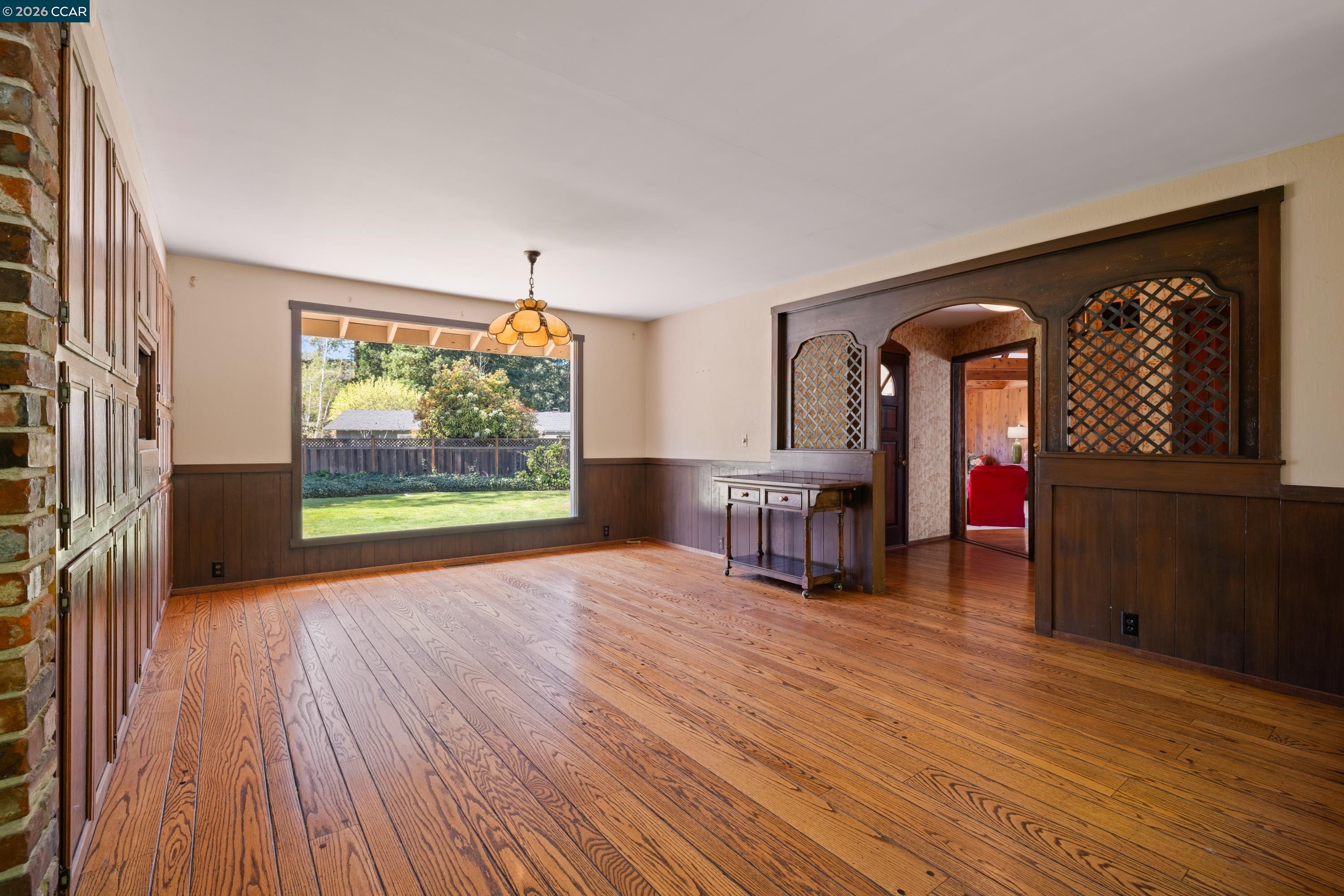1370 Pine Tree Dr