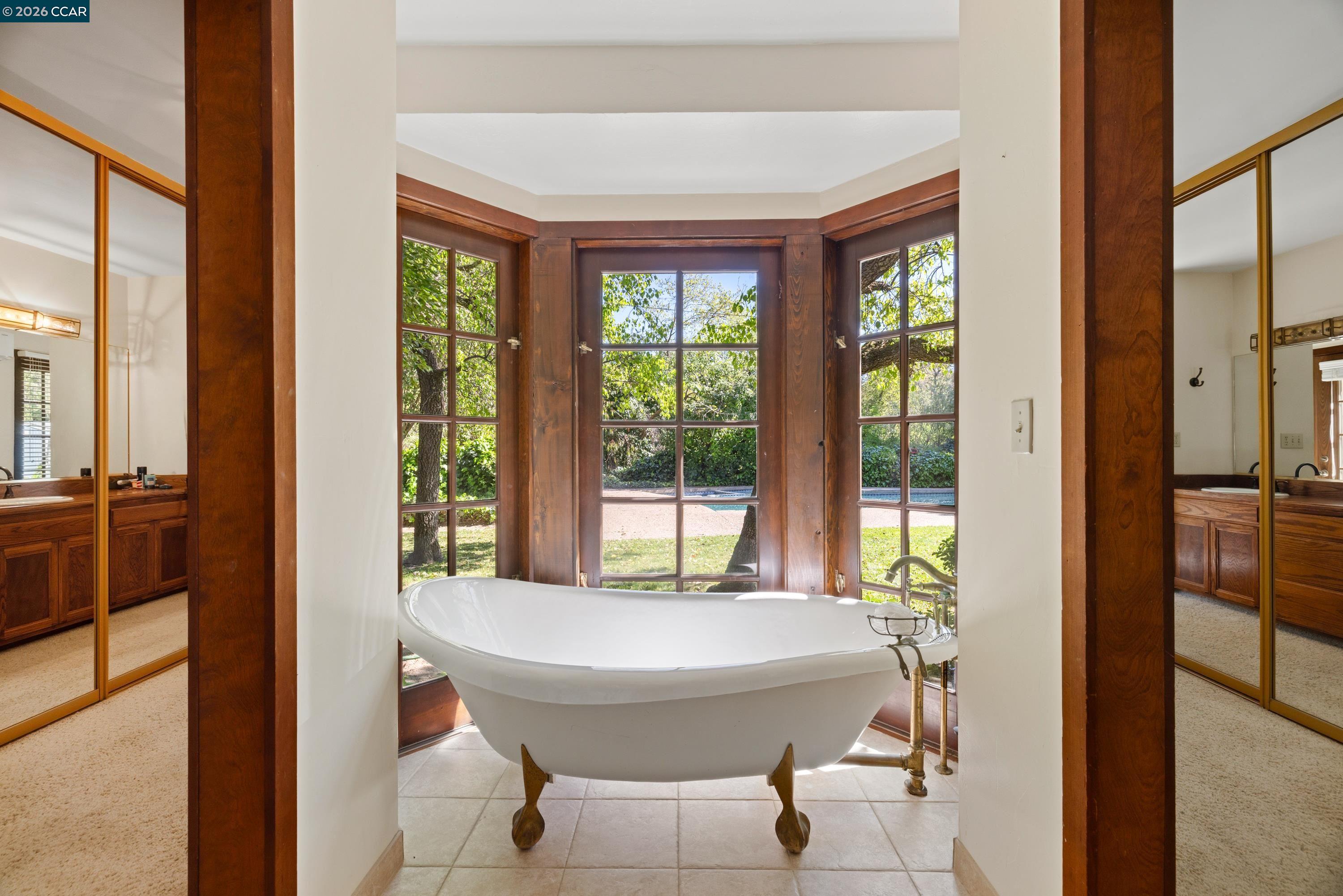1370 Pine Tree Dr