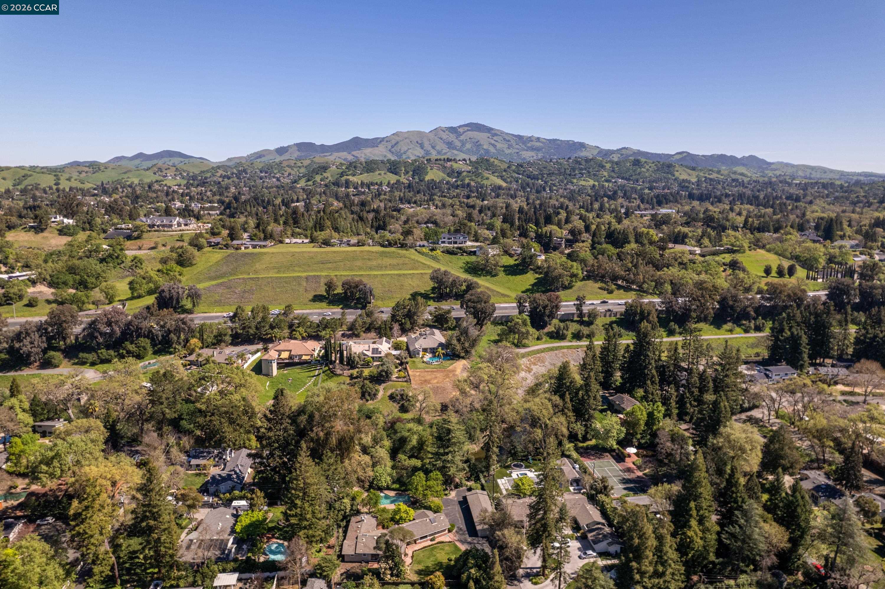 1370 Pine Tree Dr