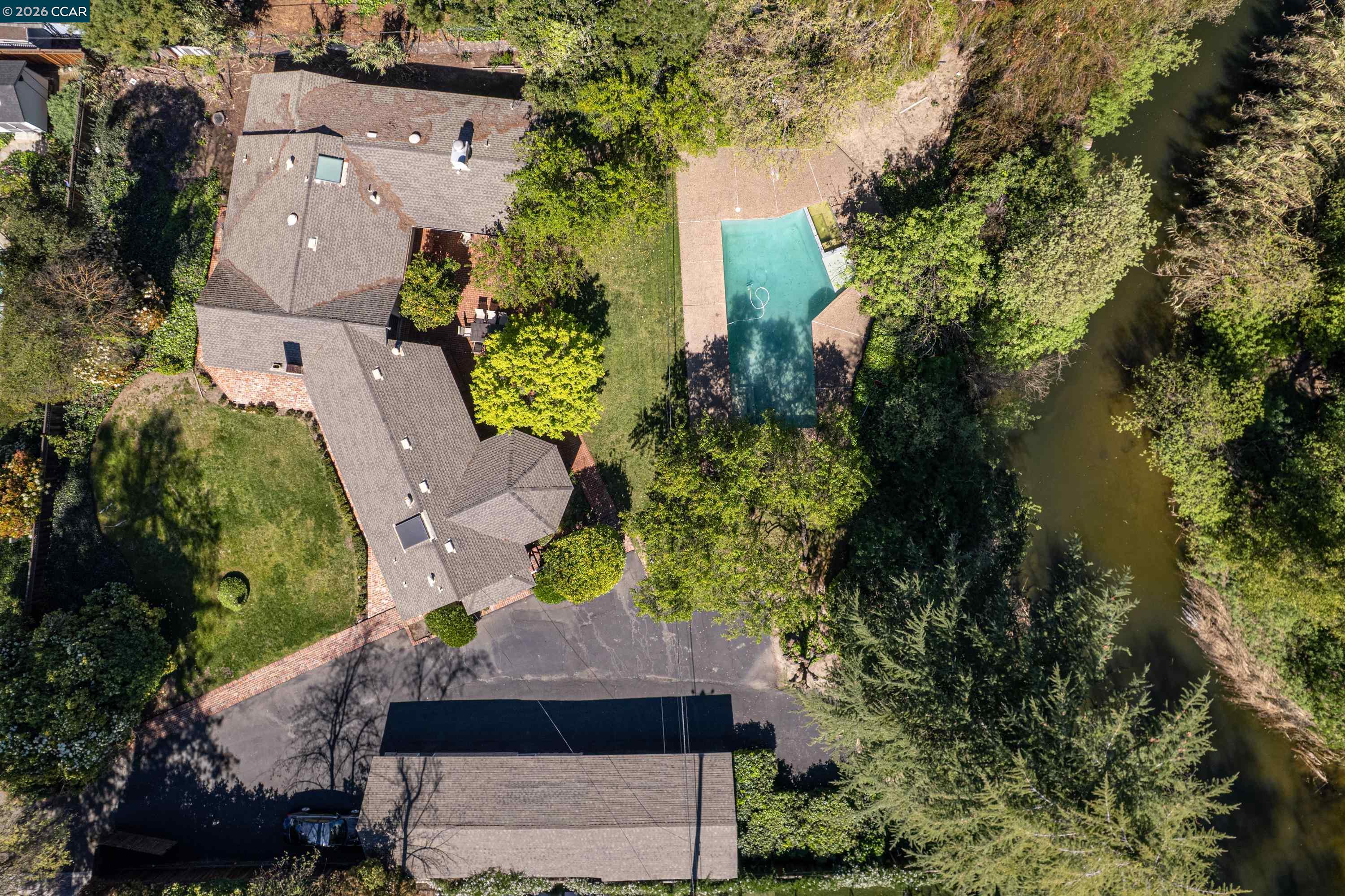 1370 Pine Tree Dr
