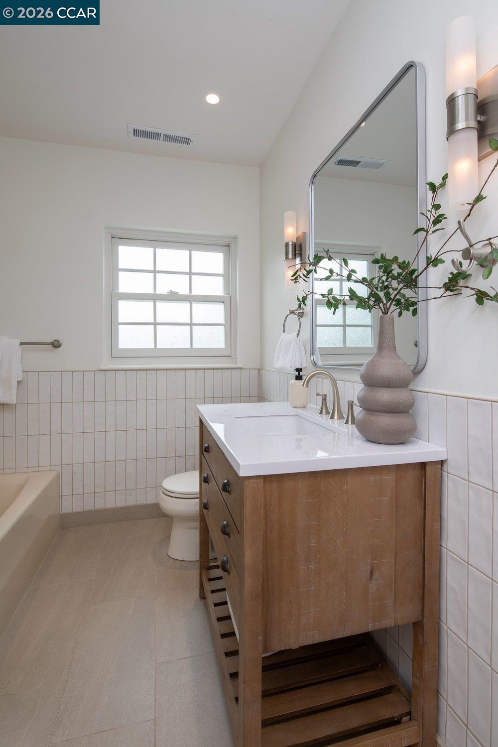 187 Moraga Way