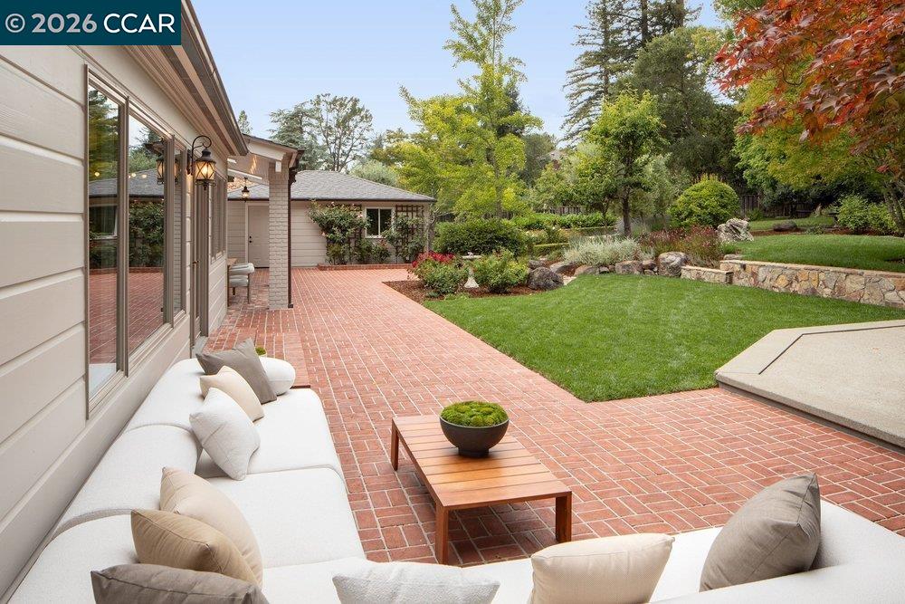 187 Moraga Way