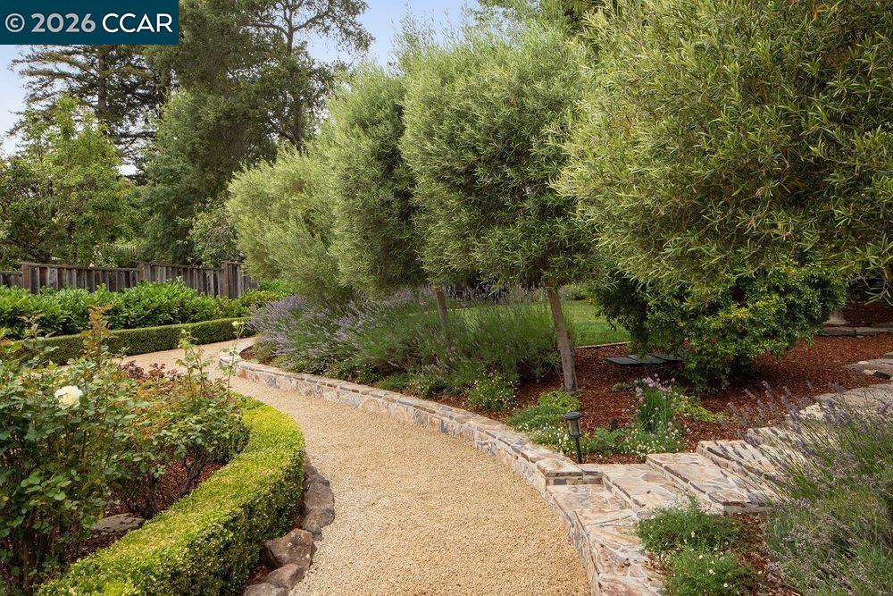 187 Moraga Way