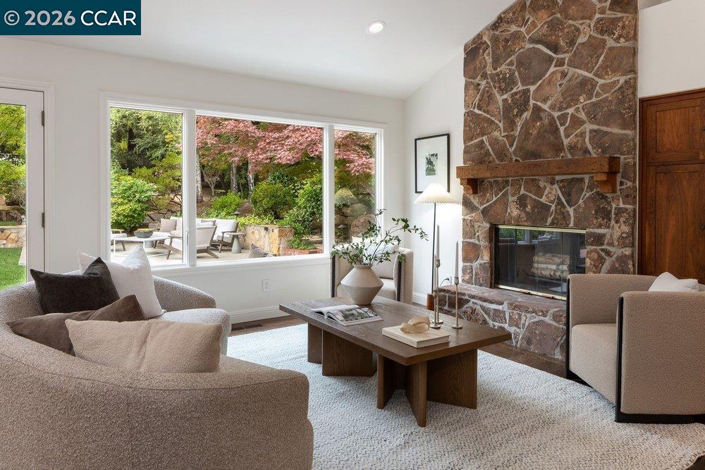187 Moraga Way