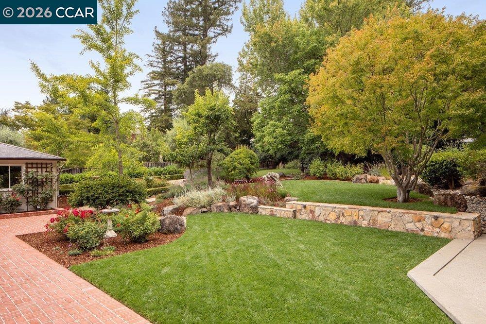 187 Moraga Way
