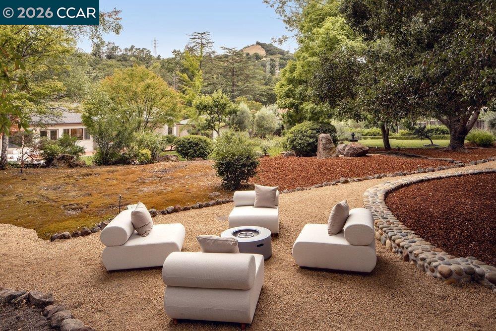 187 Moraga Way