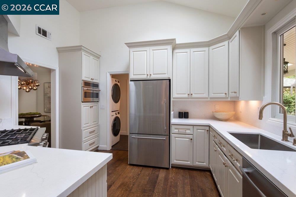 187 Moraga Way