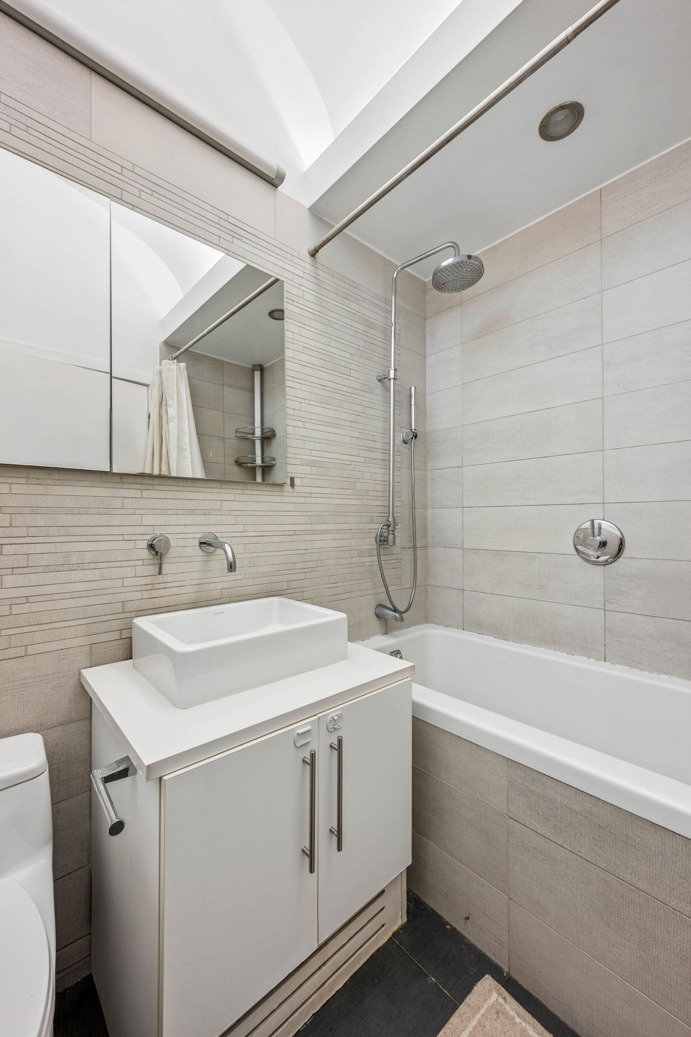 390 Lorimer Street 3C