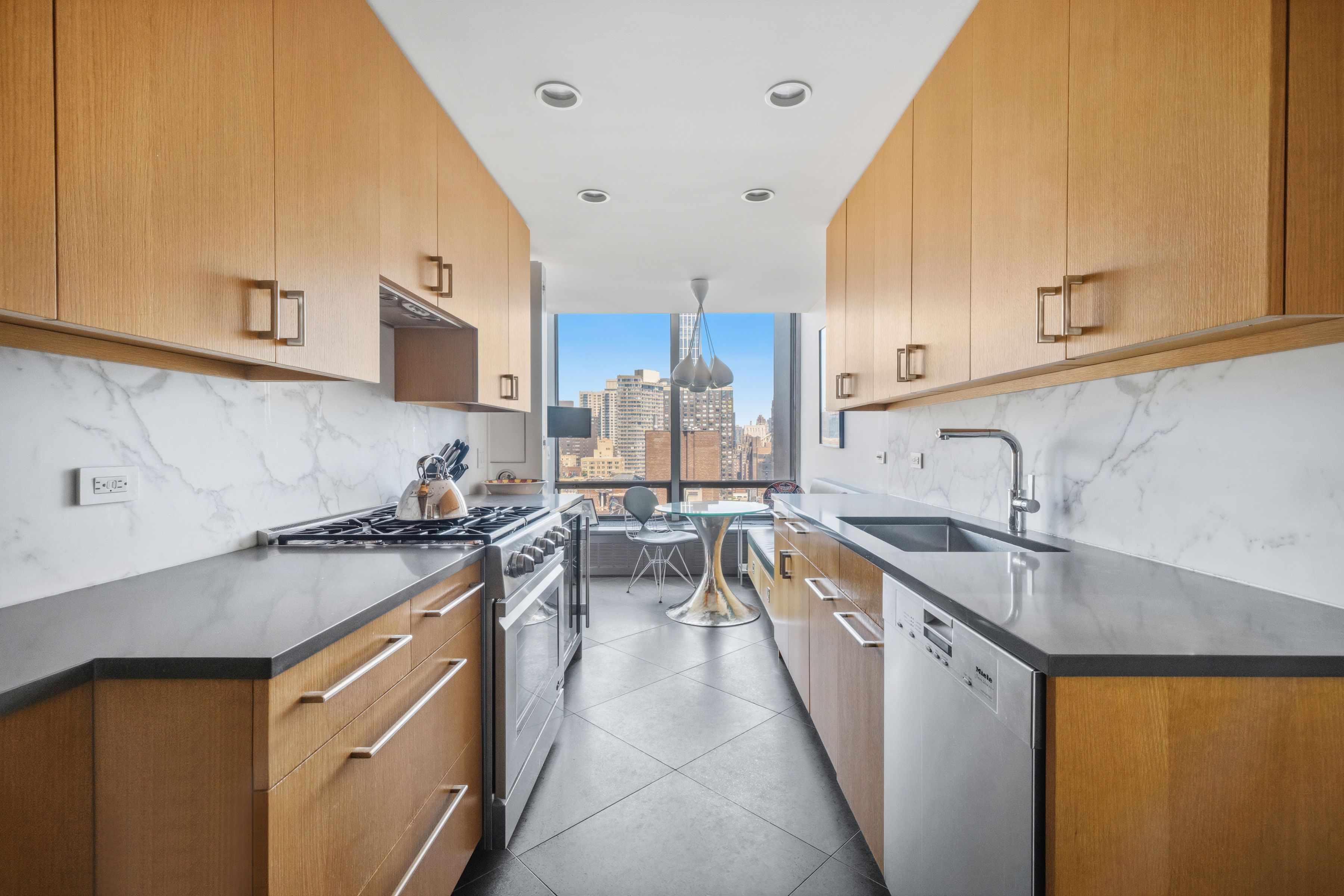 870 United Nations Plaza 23B