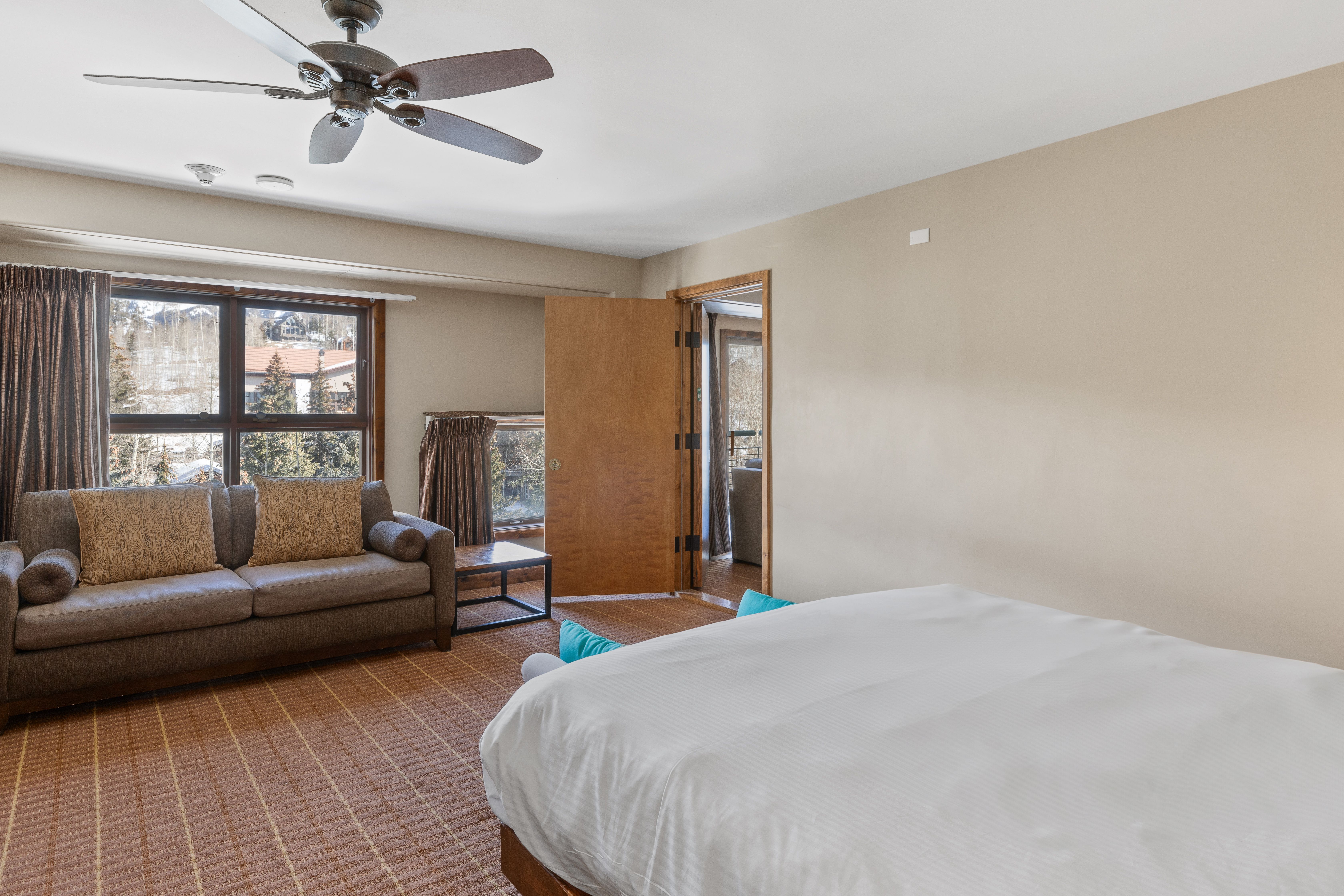136 Country Club Dr. Units 641, 643, 649