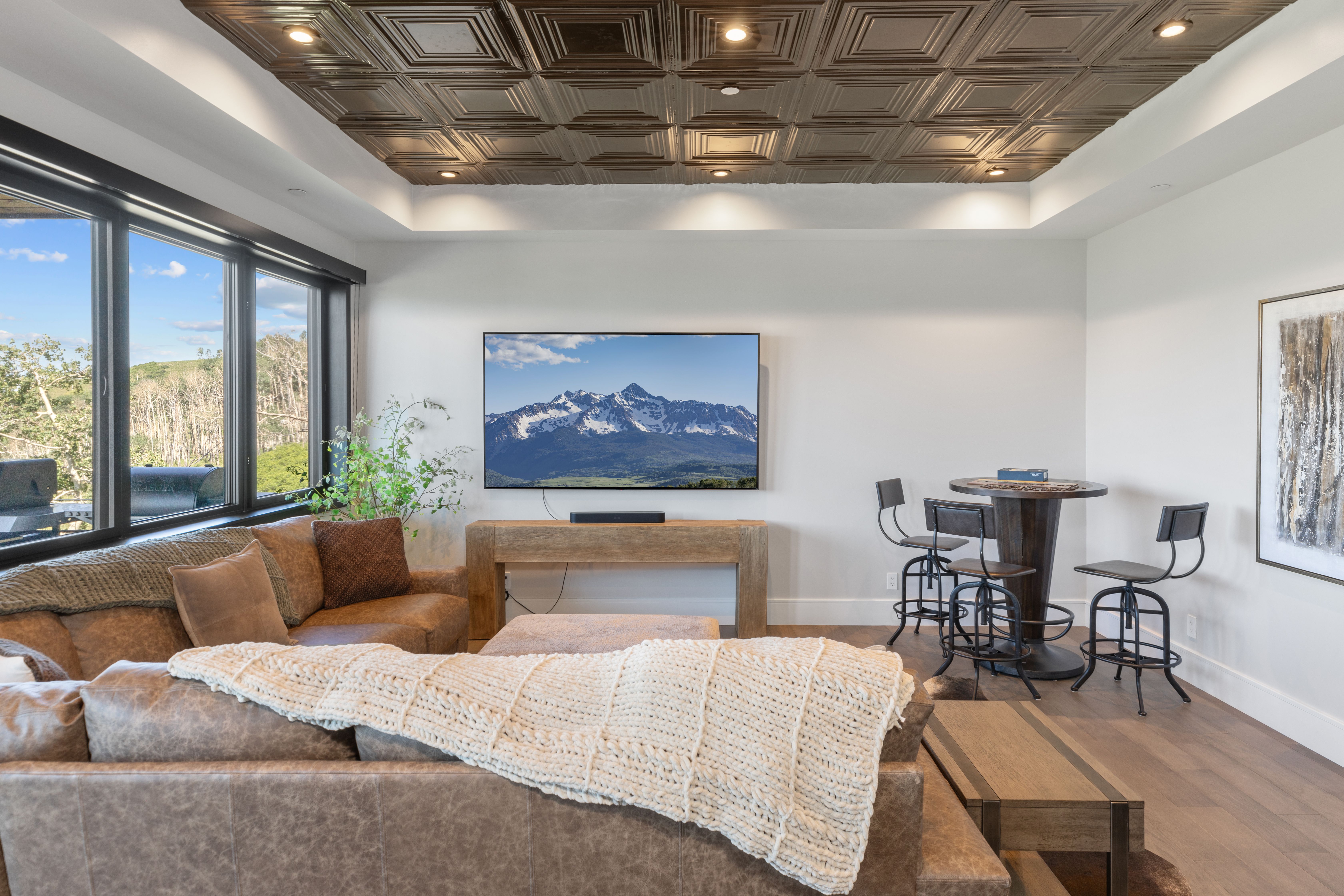 216 E Serapio Drive 