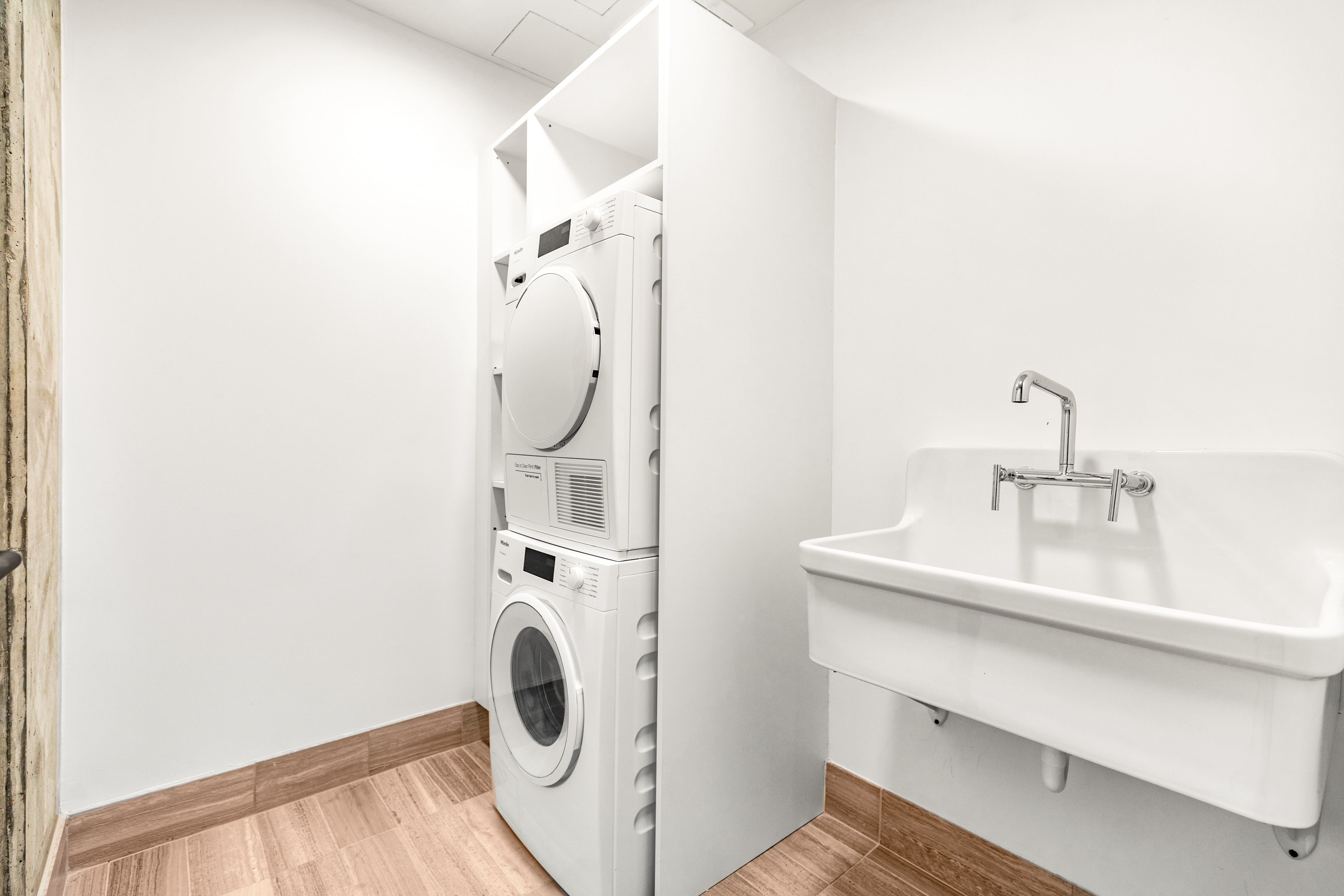 1211 West Riverside Drive 3D