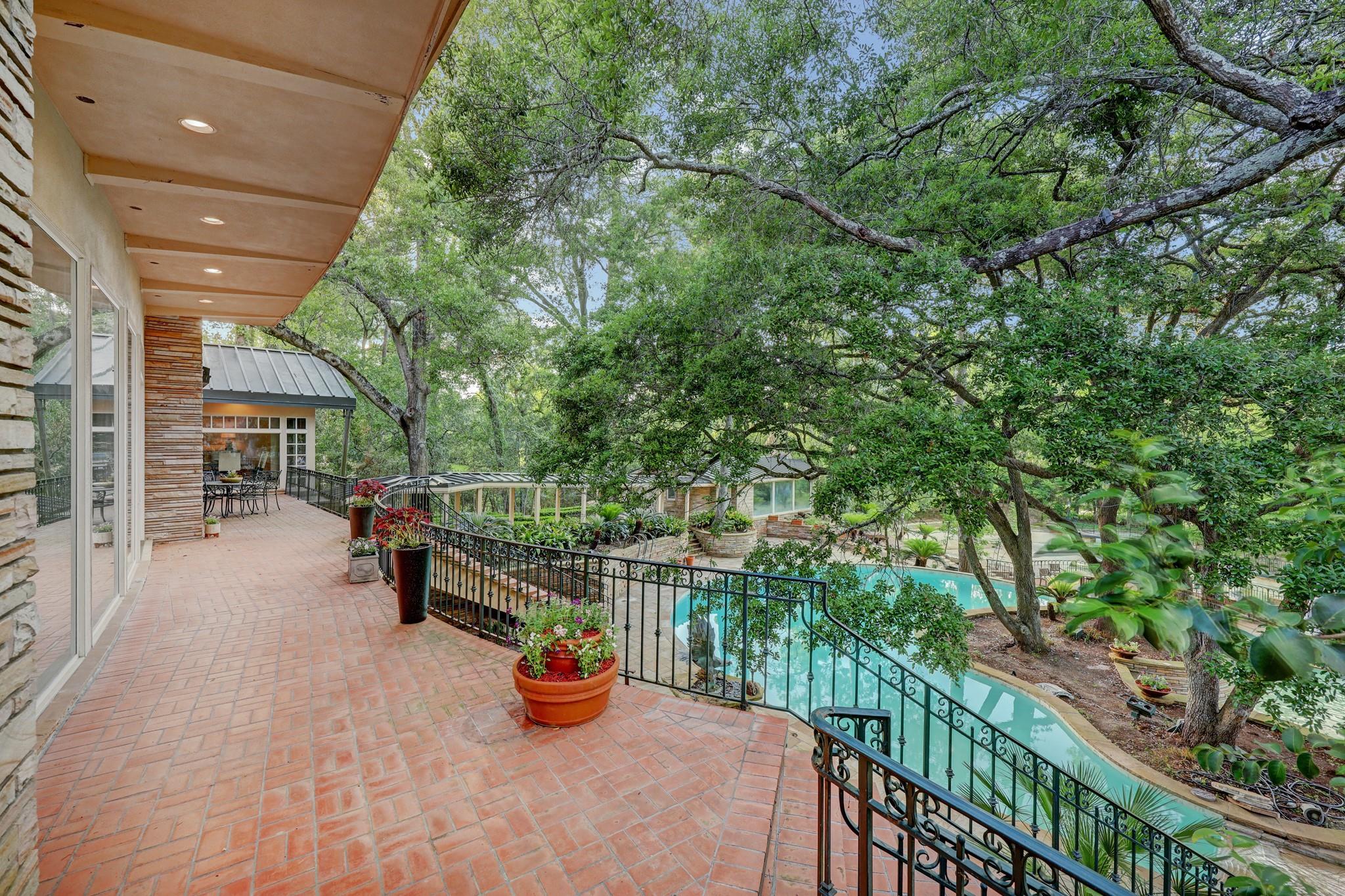 3940 Inverness Drive