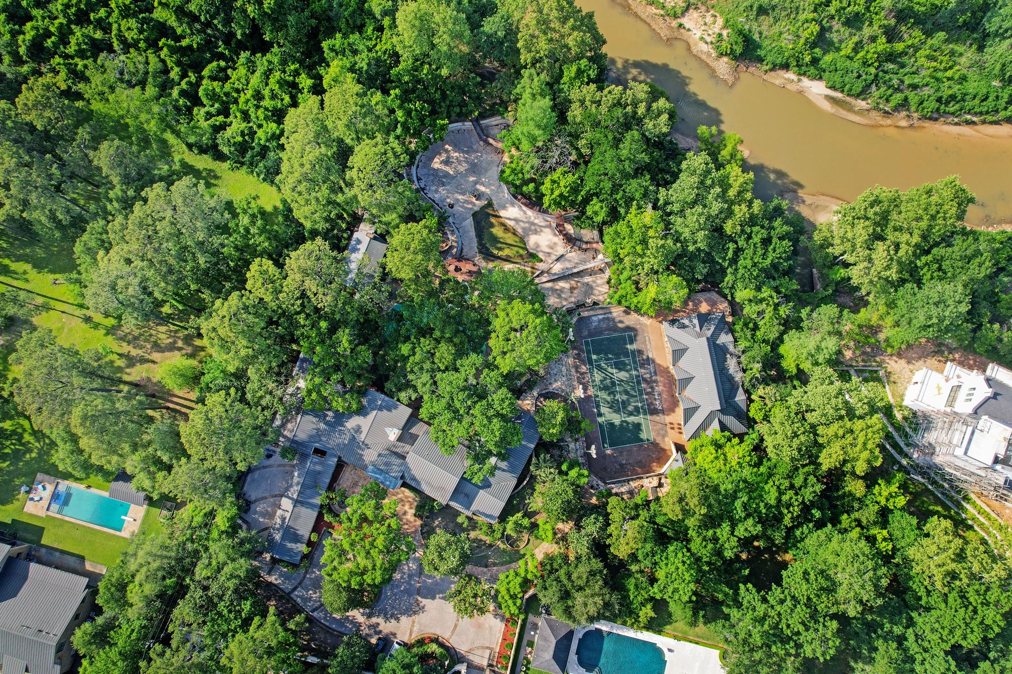 3940 Inverness Drive