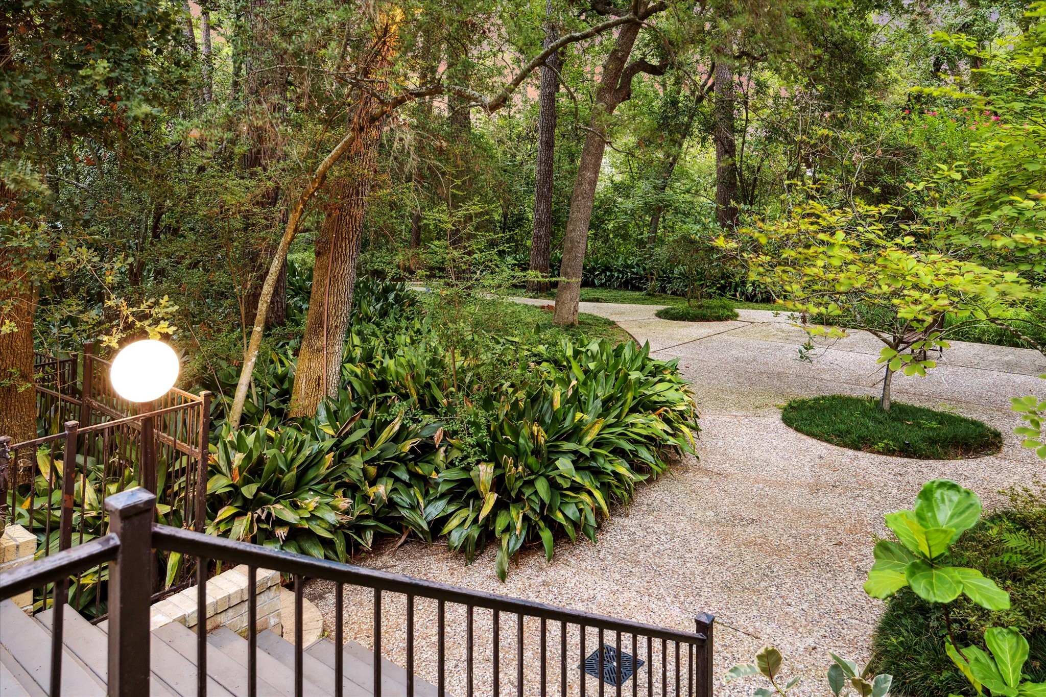 45 Briar Hollow Lane #4