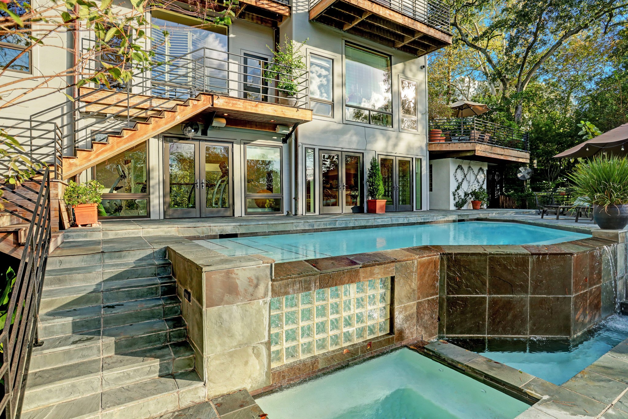 2003 Arrowwood Circle N