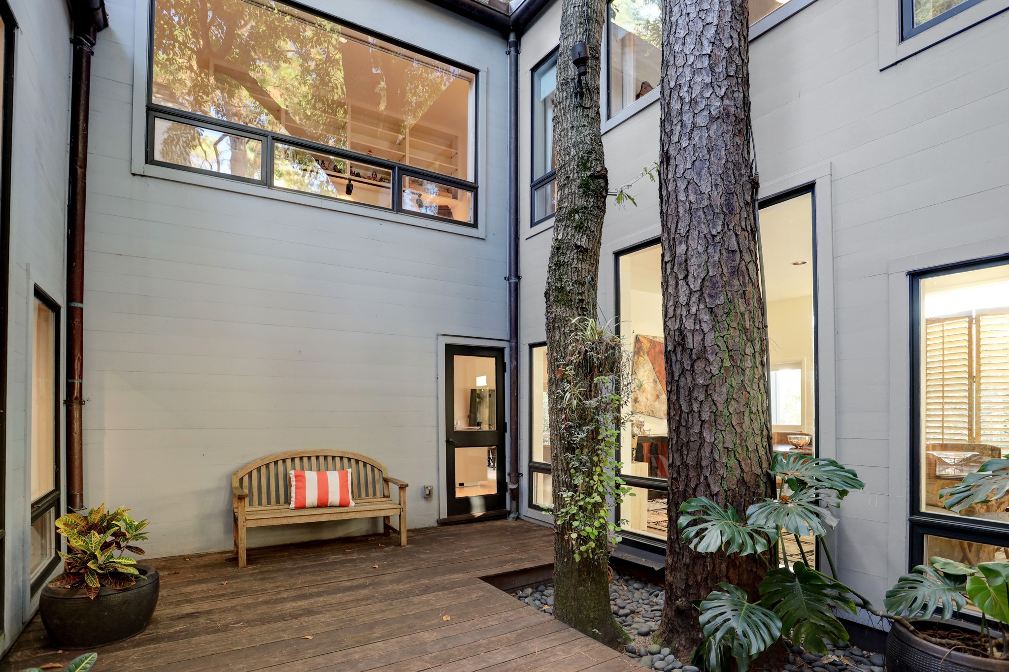 2003 Arrowwood Circle N