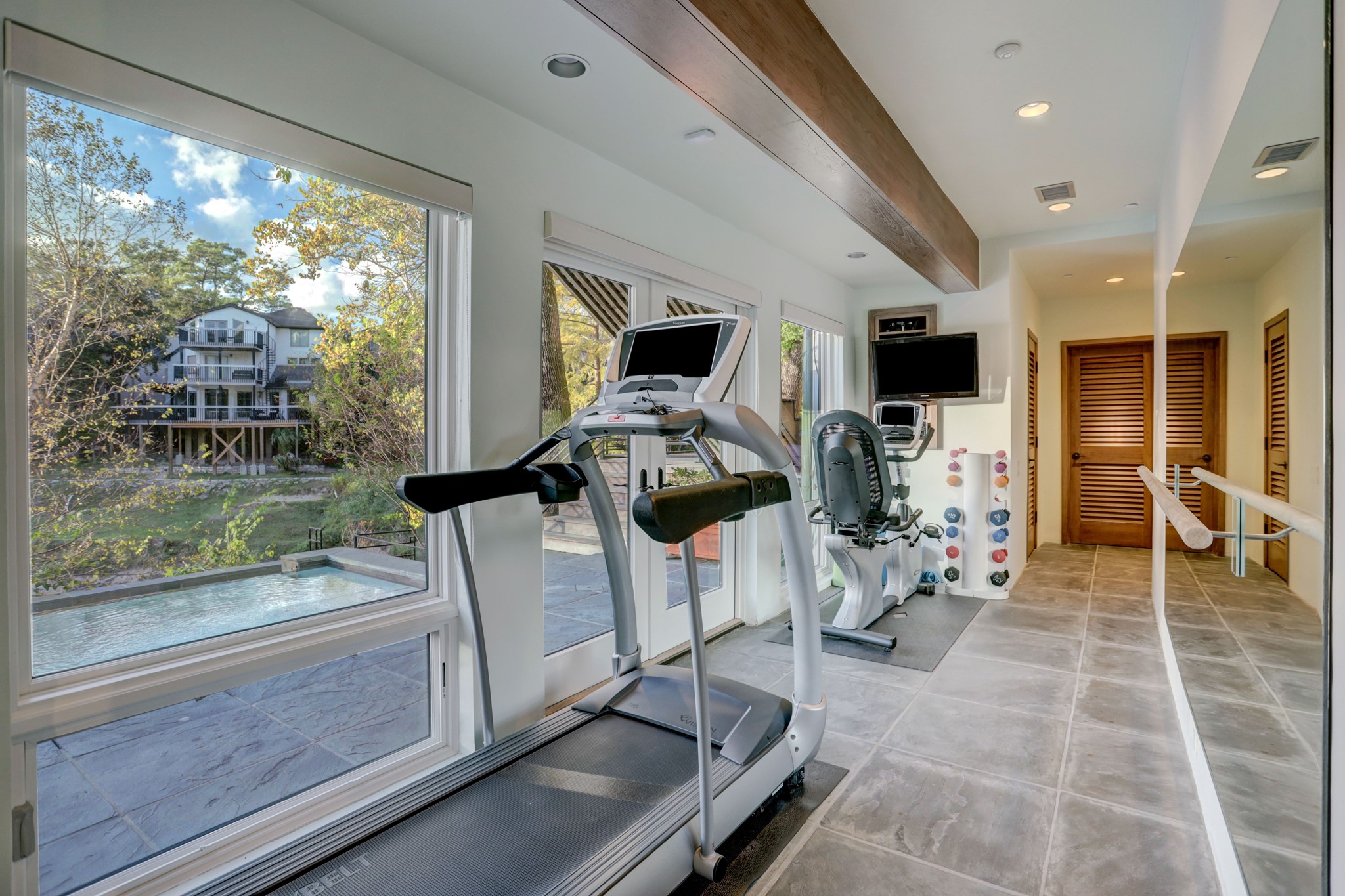 2003 Arrowwood Circle N
