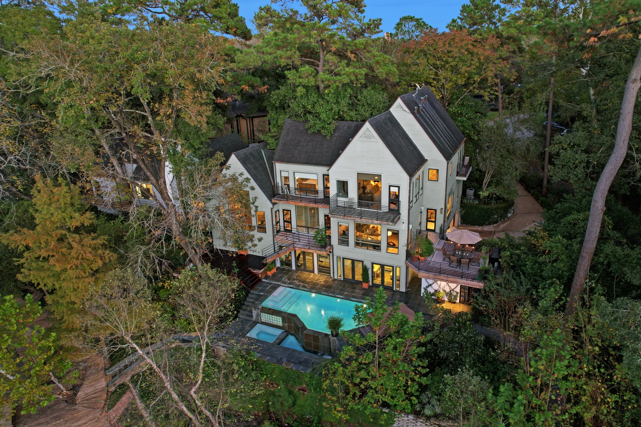 2003 Arrowwood Circle N