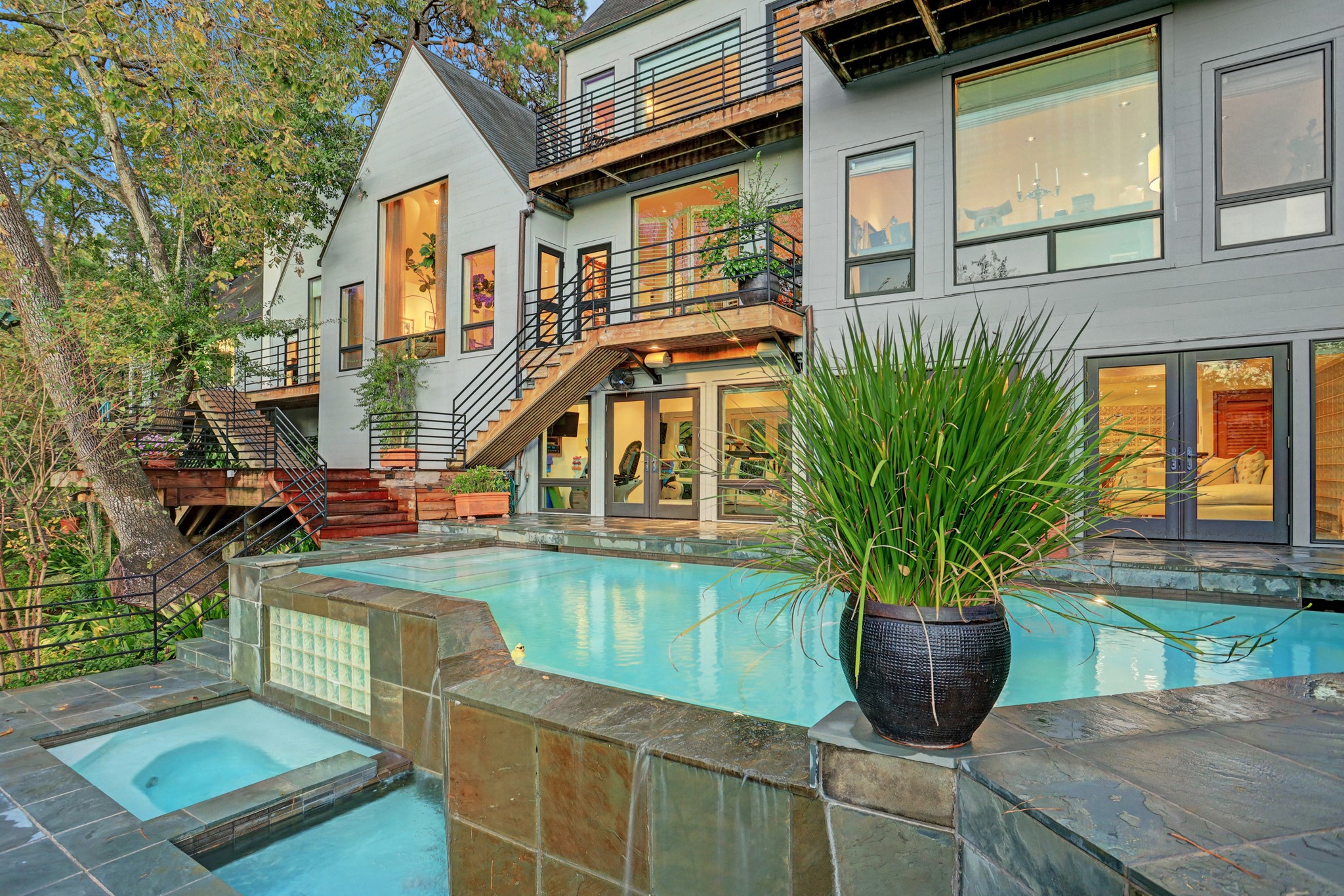 2003 Arrowwood Circle N