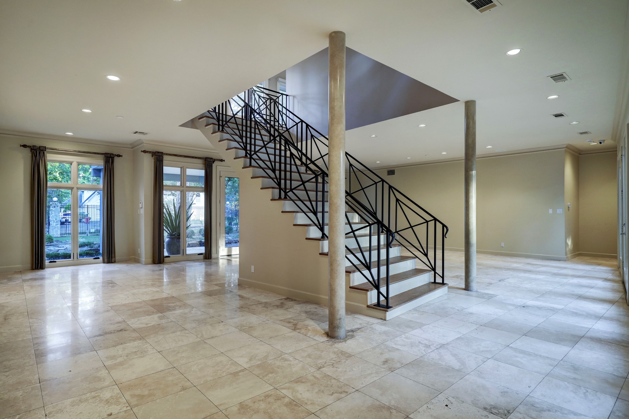 14 1/2 W Shady Lane