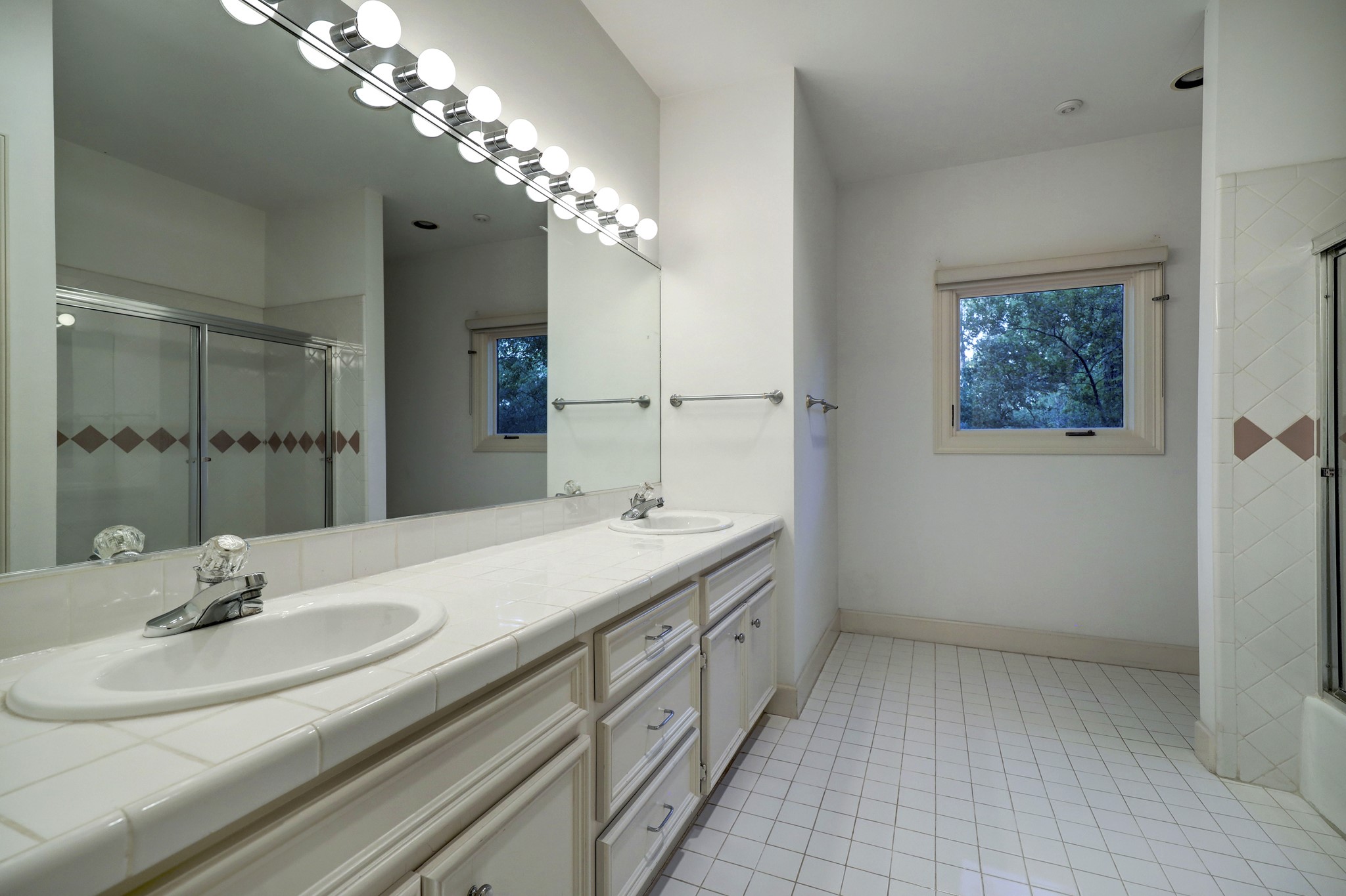 14 1/2 W Shady Lane