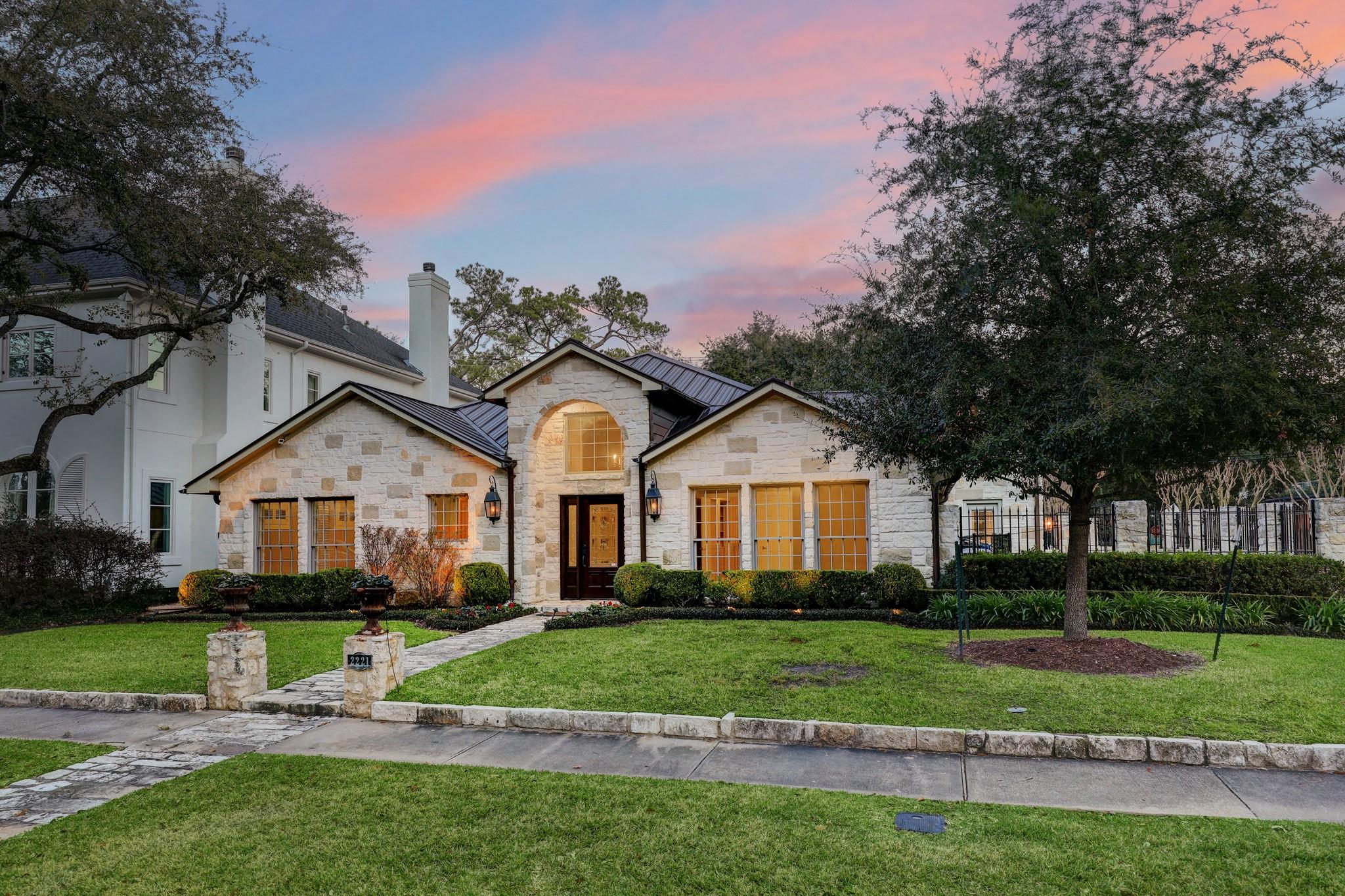 2221 Maconda Lane