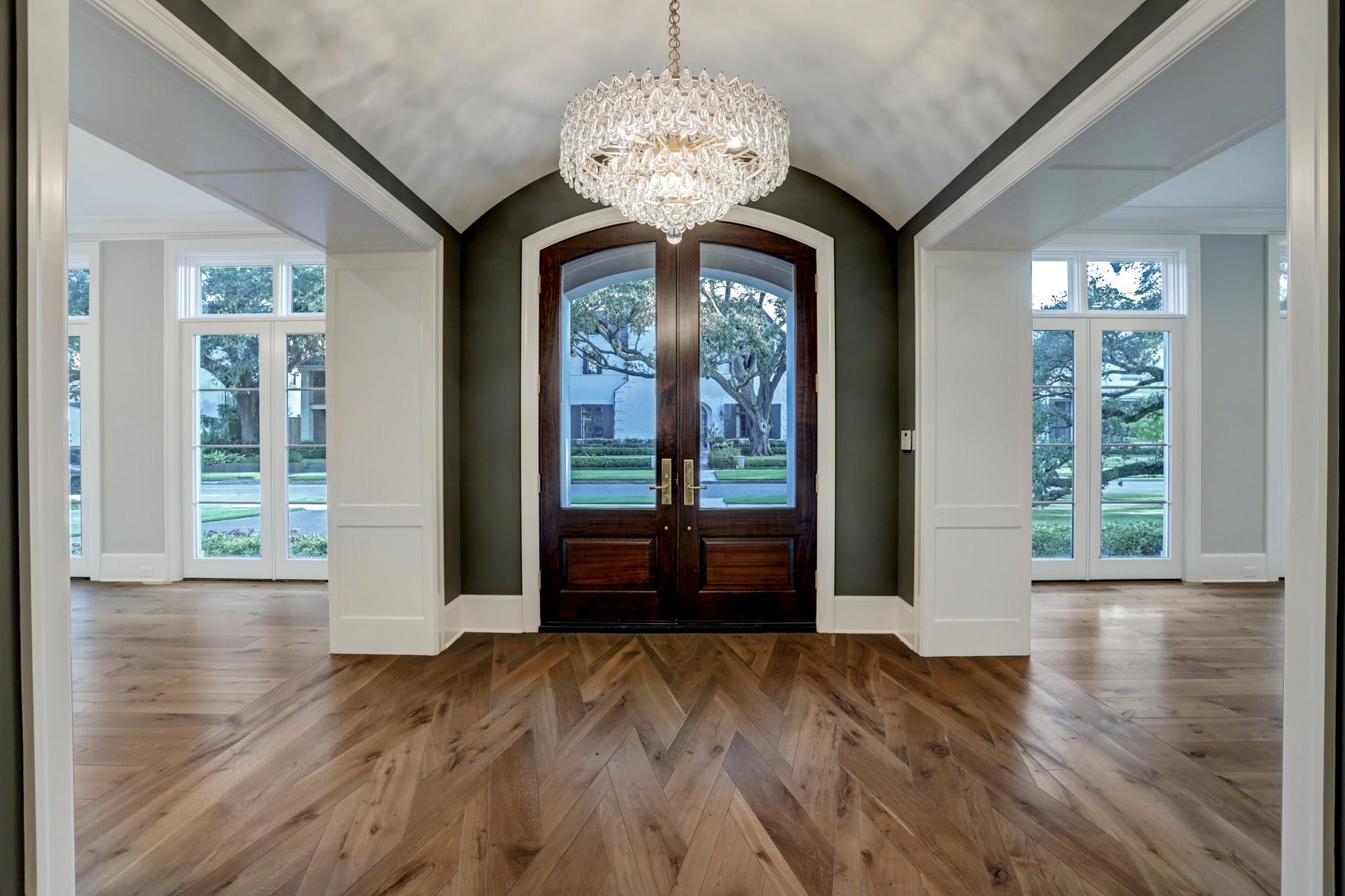 3842 Chevy Chase Dr