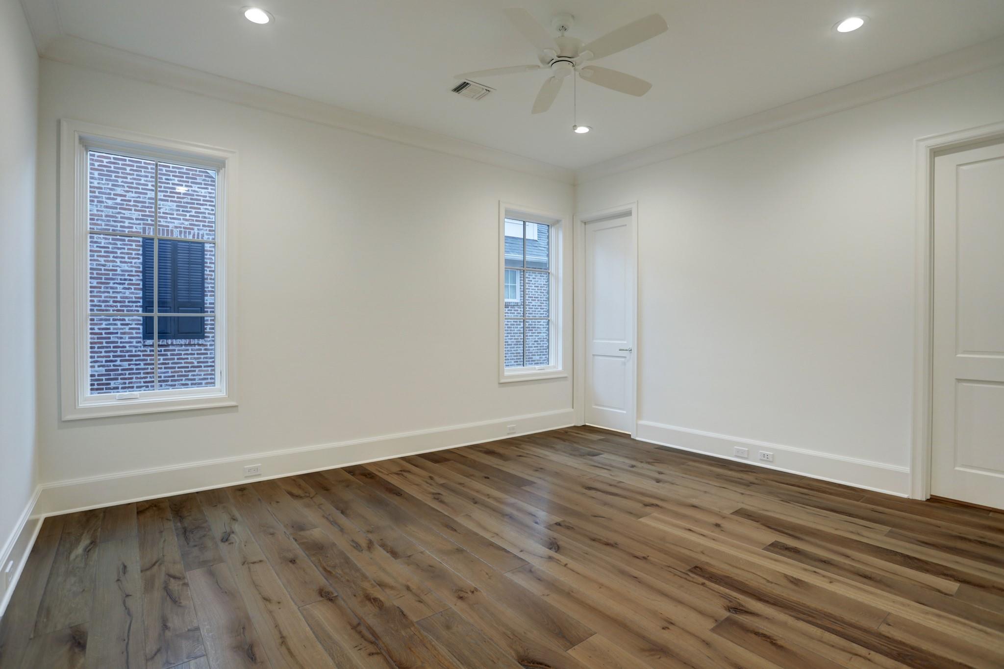 3842 Chevy Chase Dr