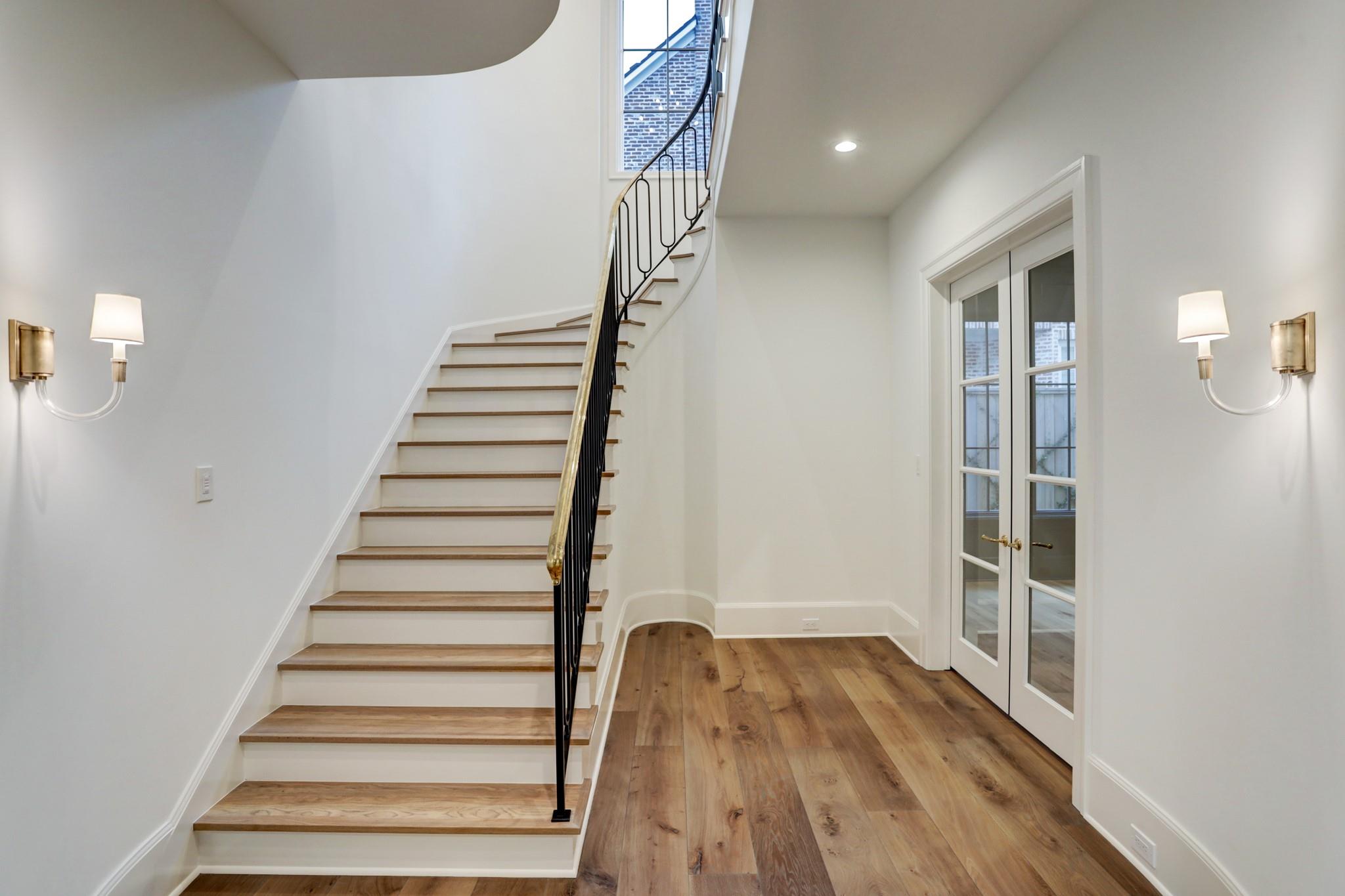 3842 Chevy Chase Dr